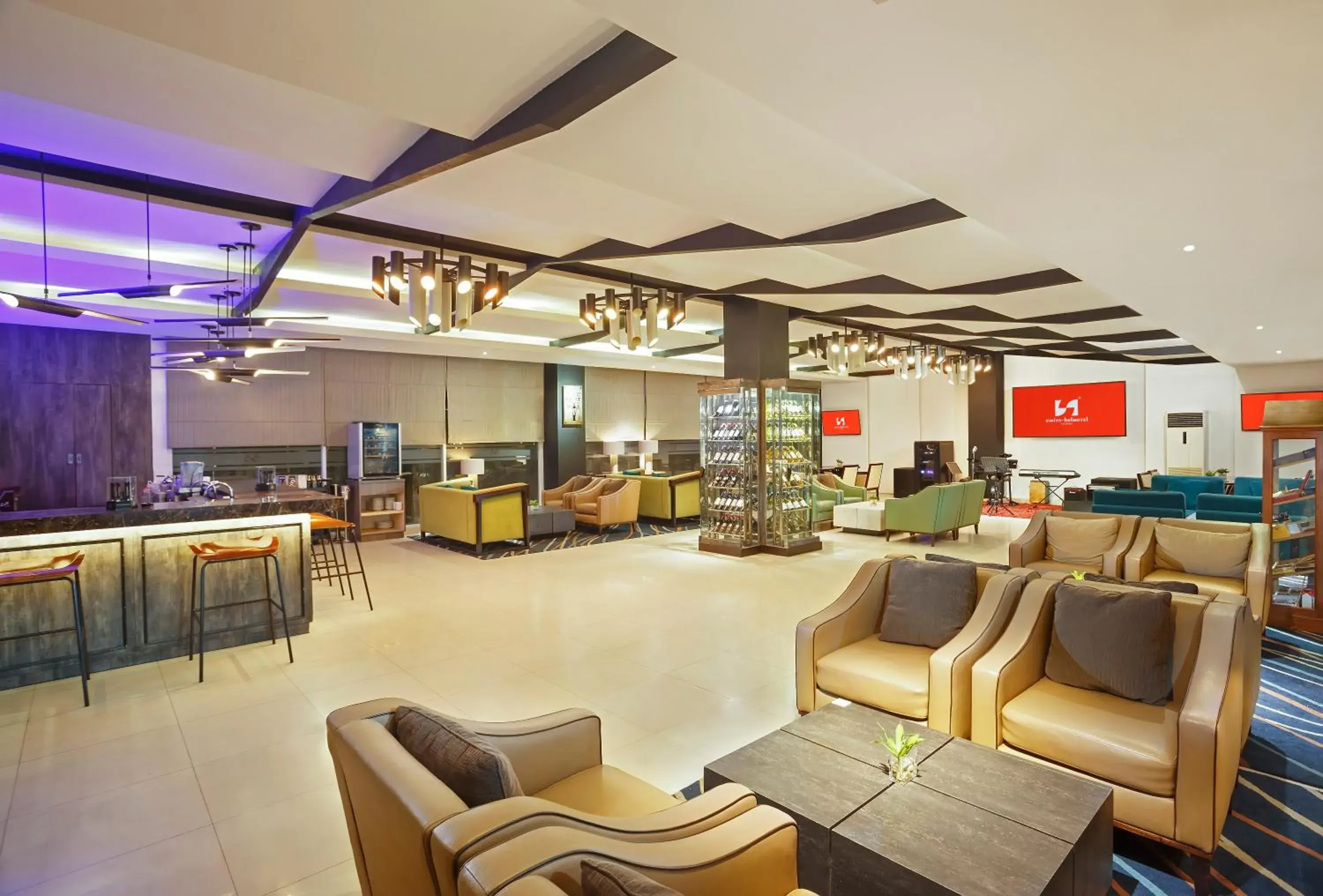 Lounge or bar in Swiss-Belhotel Jambi Lounge or bar in Swiss-Belhotel Jambi