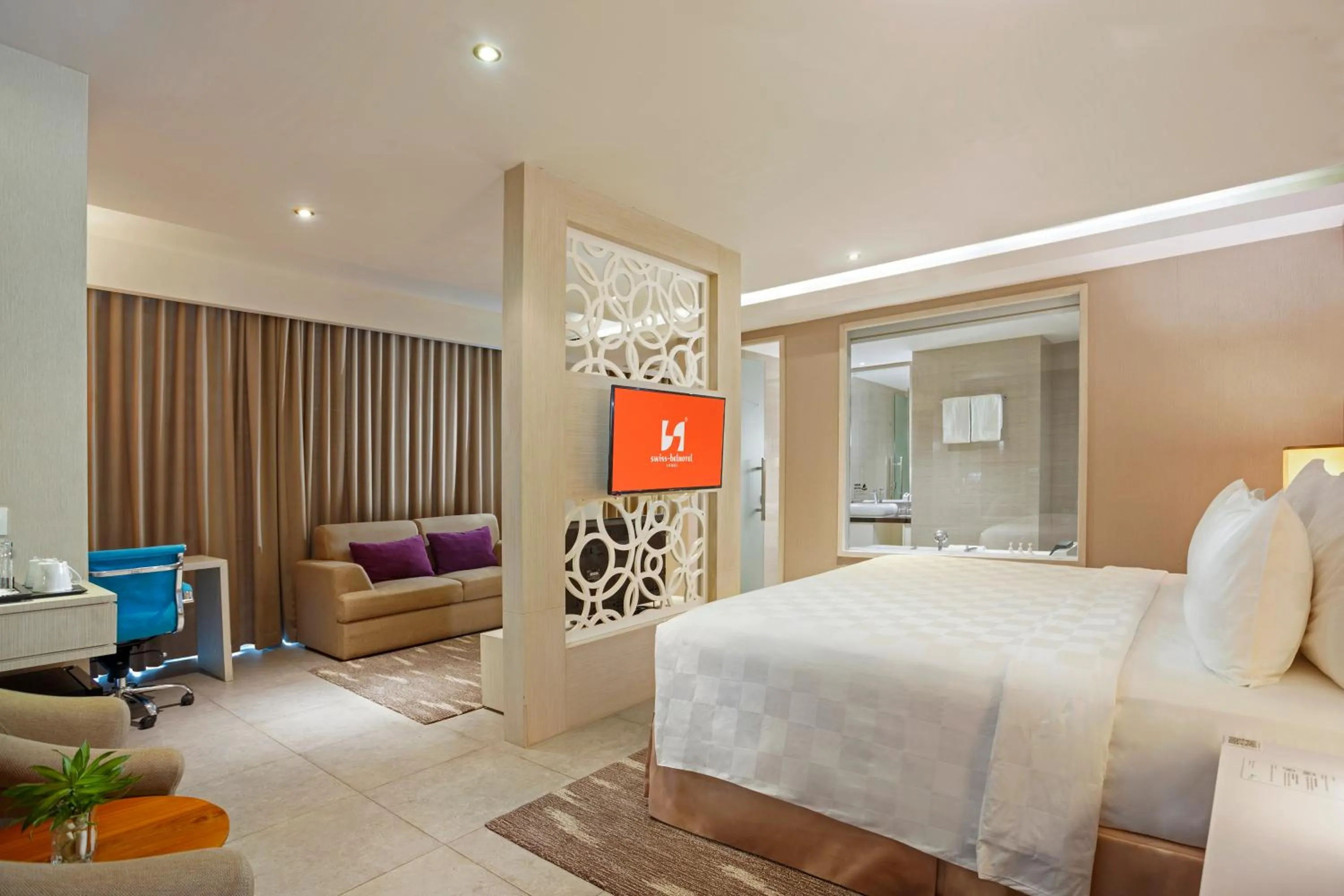 Bathroom, Bed in Swiss-Belhotel Jambi