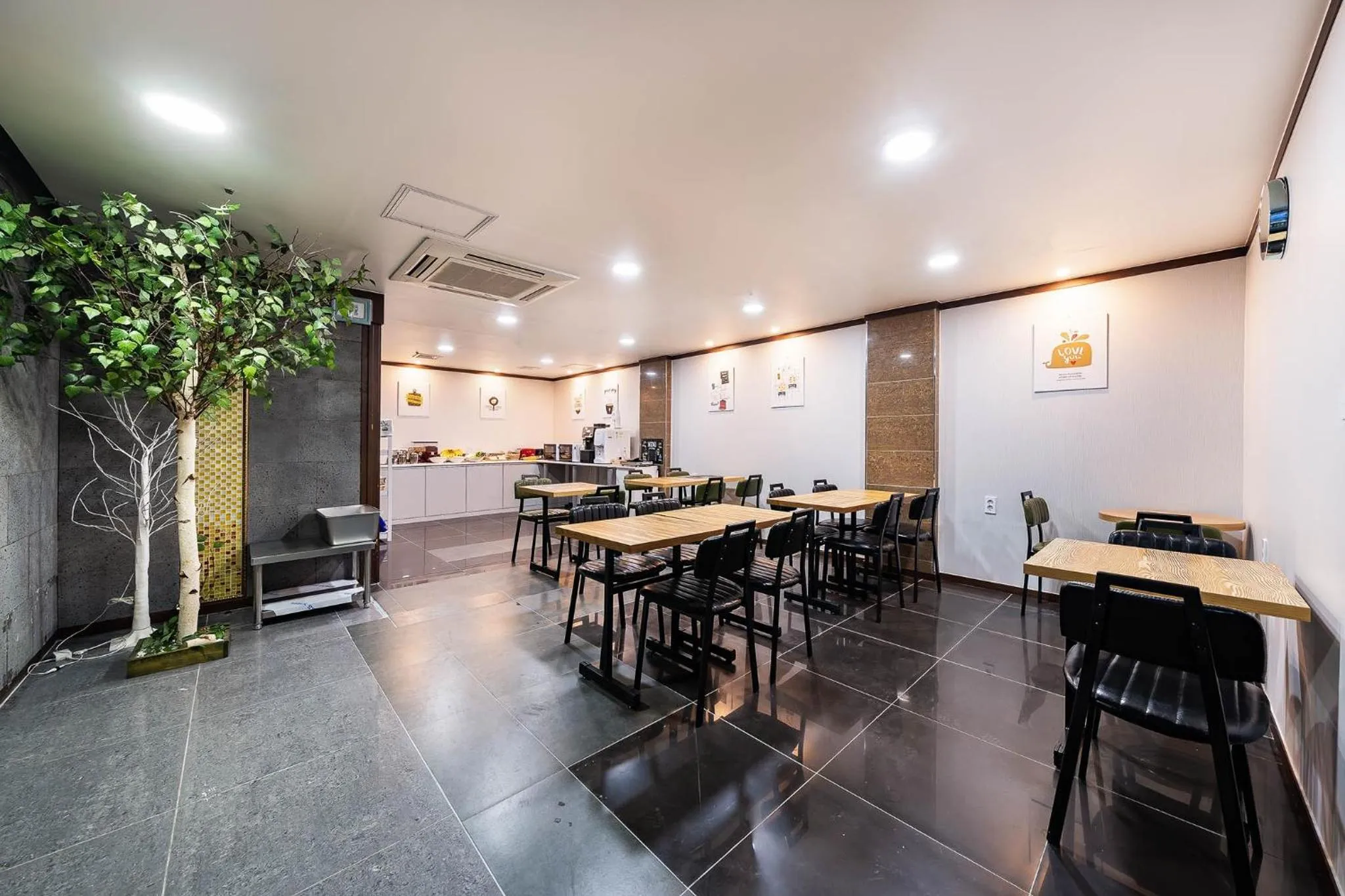 Restaurant/Places to Eat in Ost Hotel