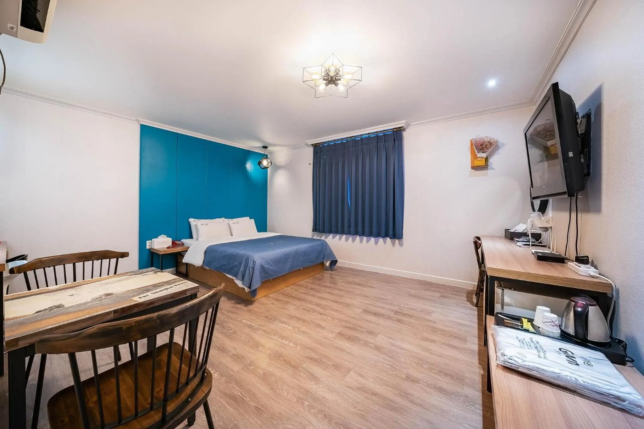 TV/Entertainment Center in Ost Hotel