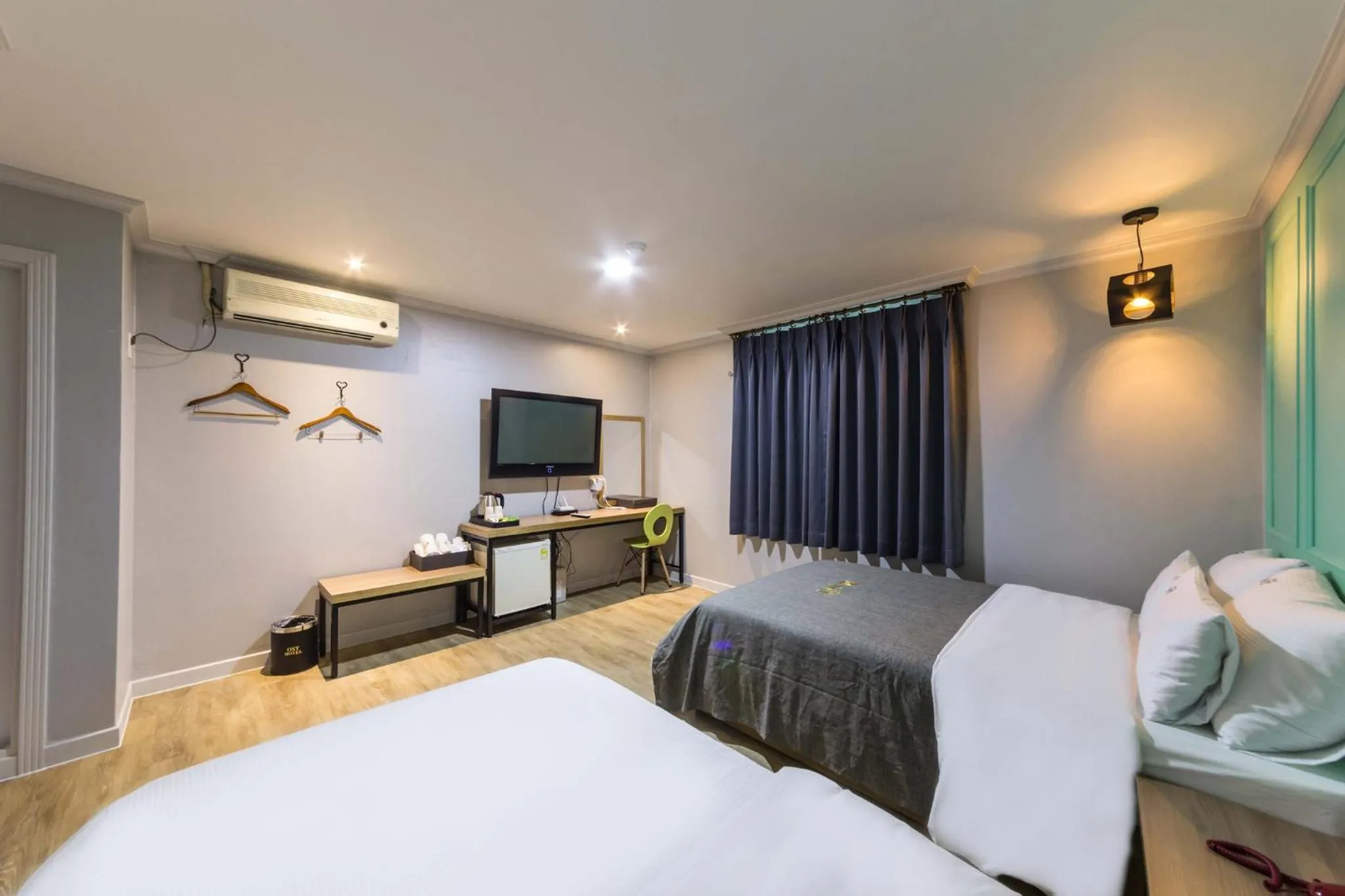 TV/Entertainment Center in Ost Hotel