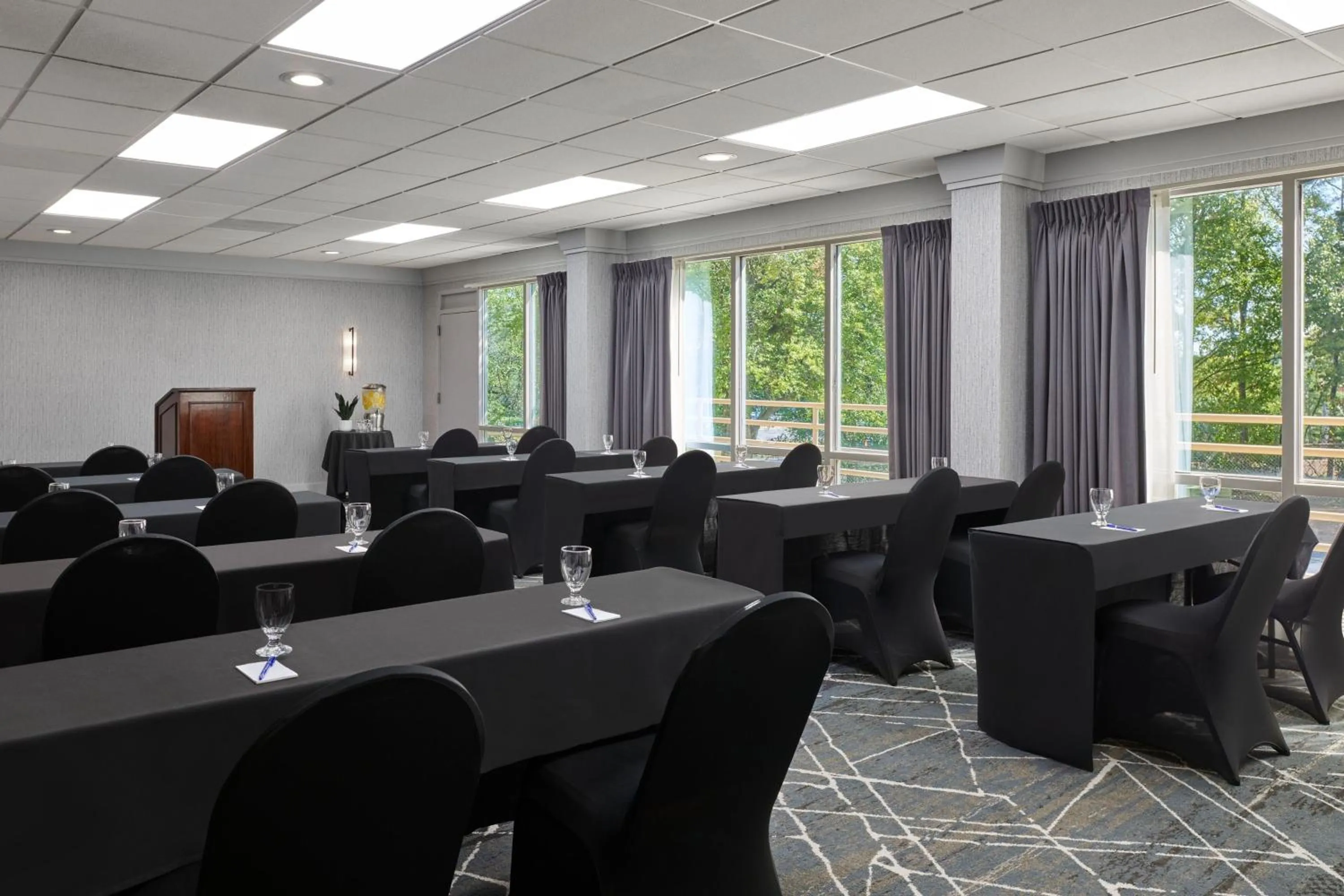 Meeting/conference room in Delta Hotels by Marriott Little Rock West
