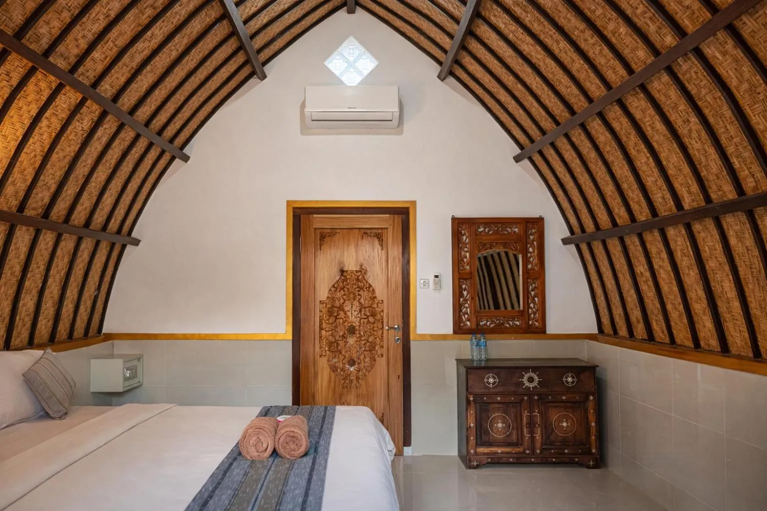 Bed in Warna Beach Hotel