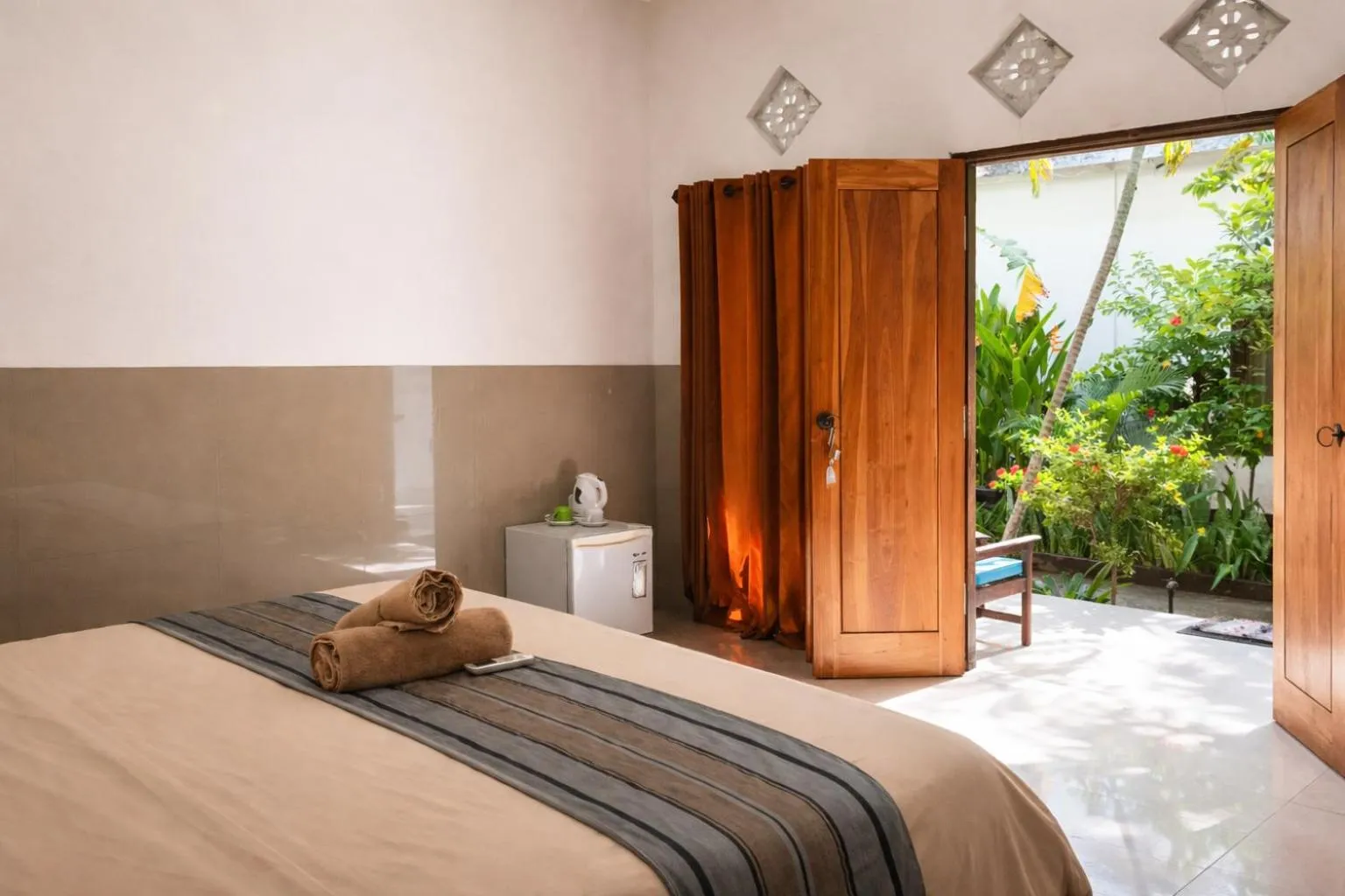 View (from property/room), Bed in Warna Beach Hotel