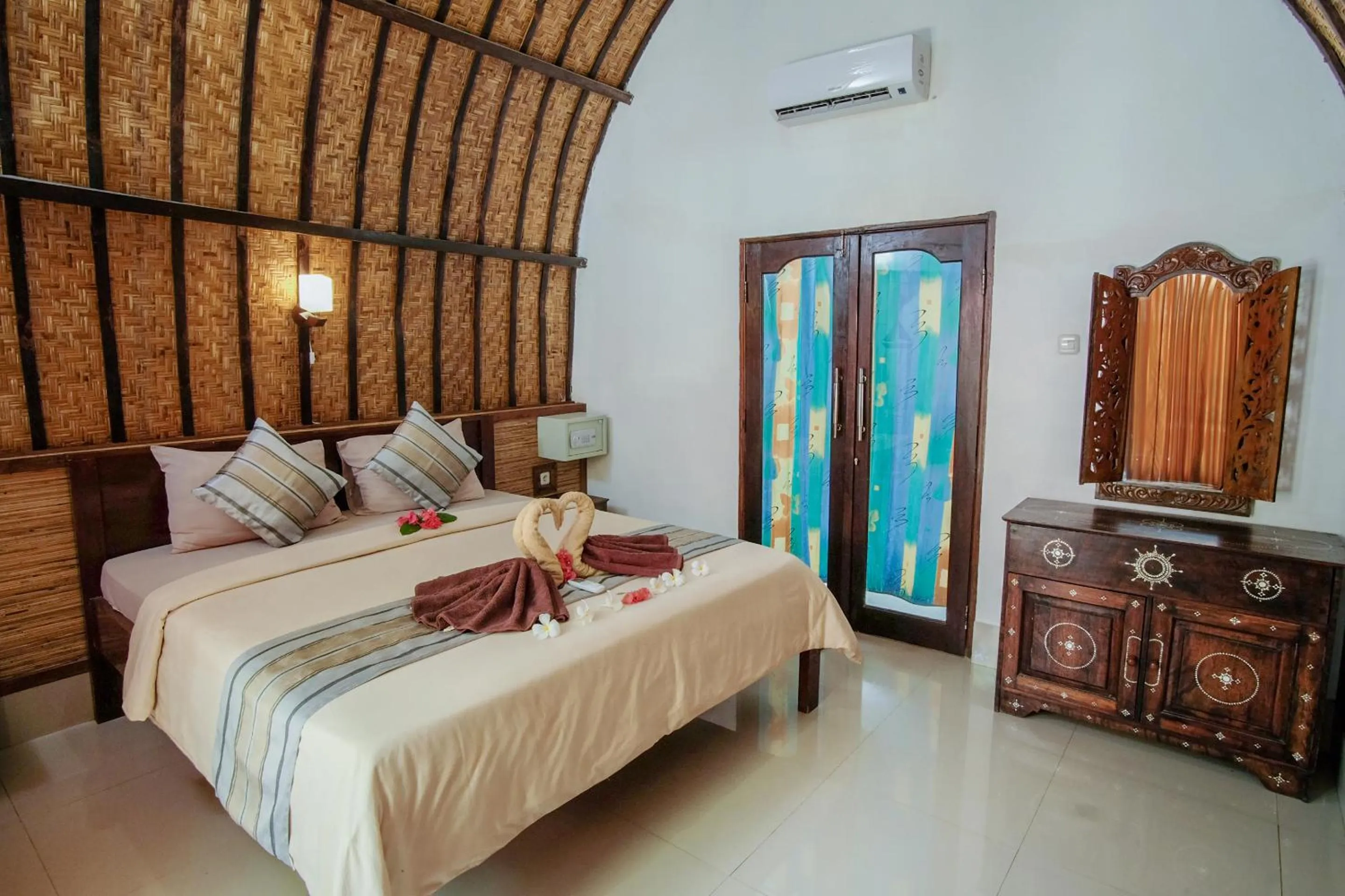Bed in Warna Beach Hotel