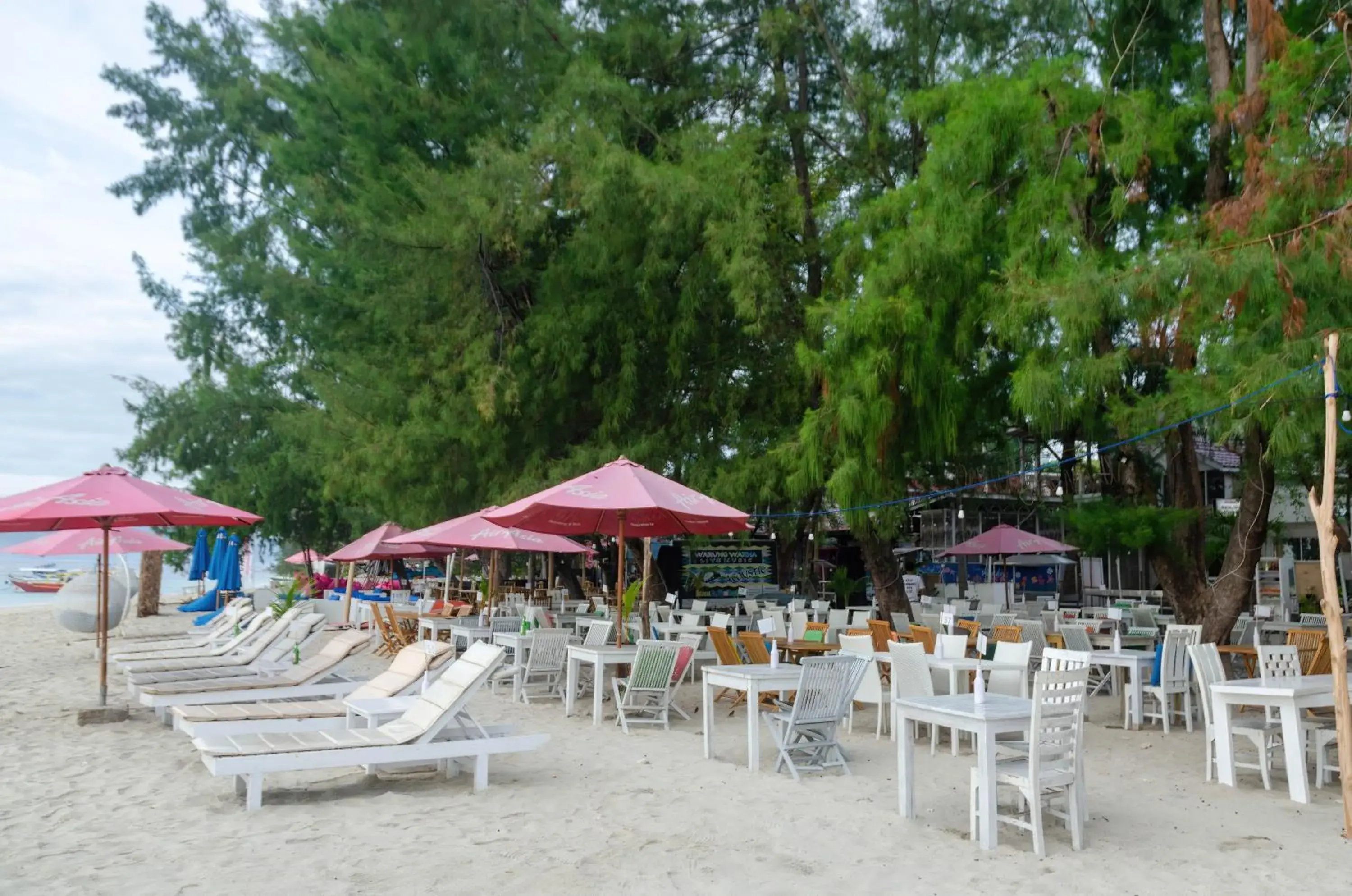 Restaurant/places to eat in Warna Beach Hotel Restaurant/places to eat in Warna Beach Hotel