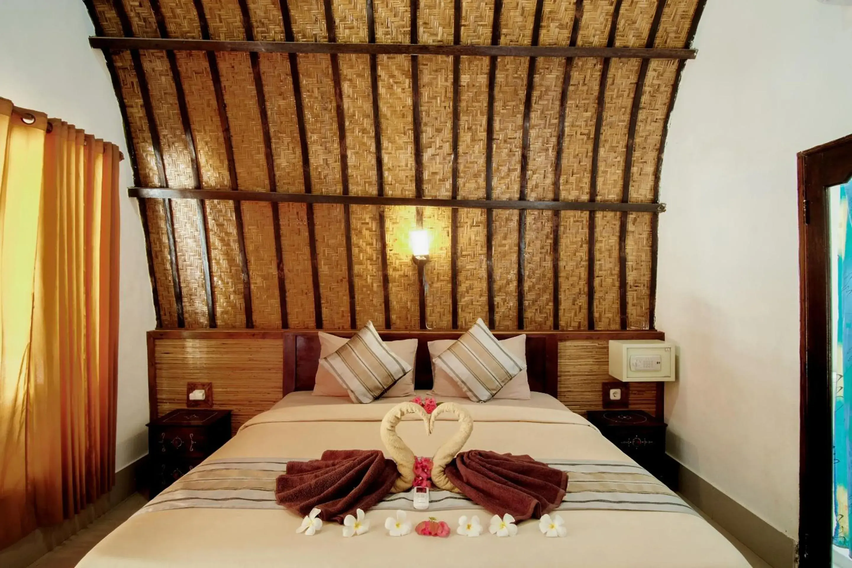 Deluxe Double Room with Side Sea View in Warna Beach Hotel Deluxe Double Room with Side Sea View in Warna Beach Hotel
