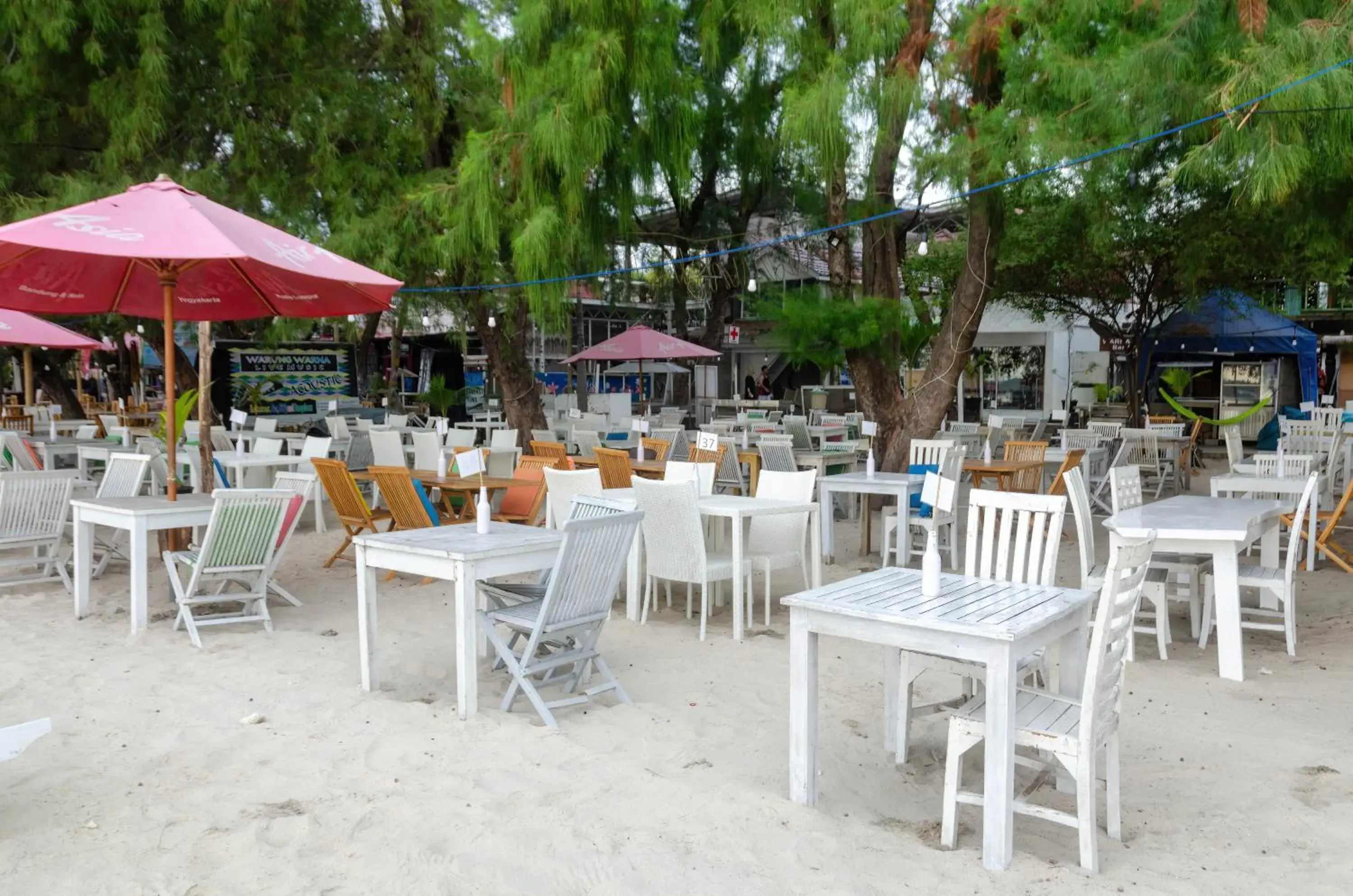 Restaurant/places to eat in Warna Beach Hotel Restaurant/places to eat in Warna Beach Hotel