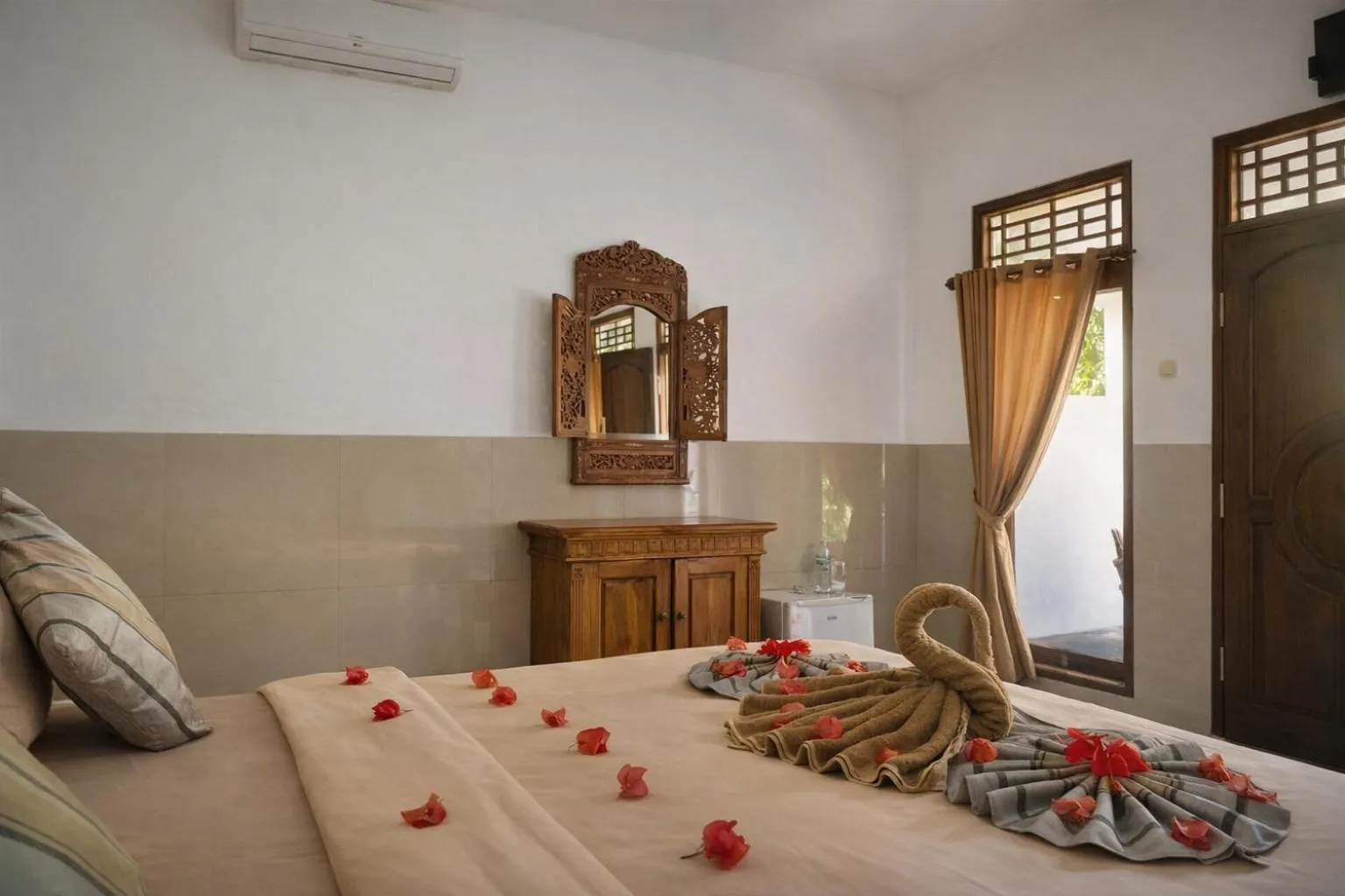 Bedroom, Bed in Warna Beach Hotel