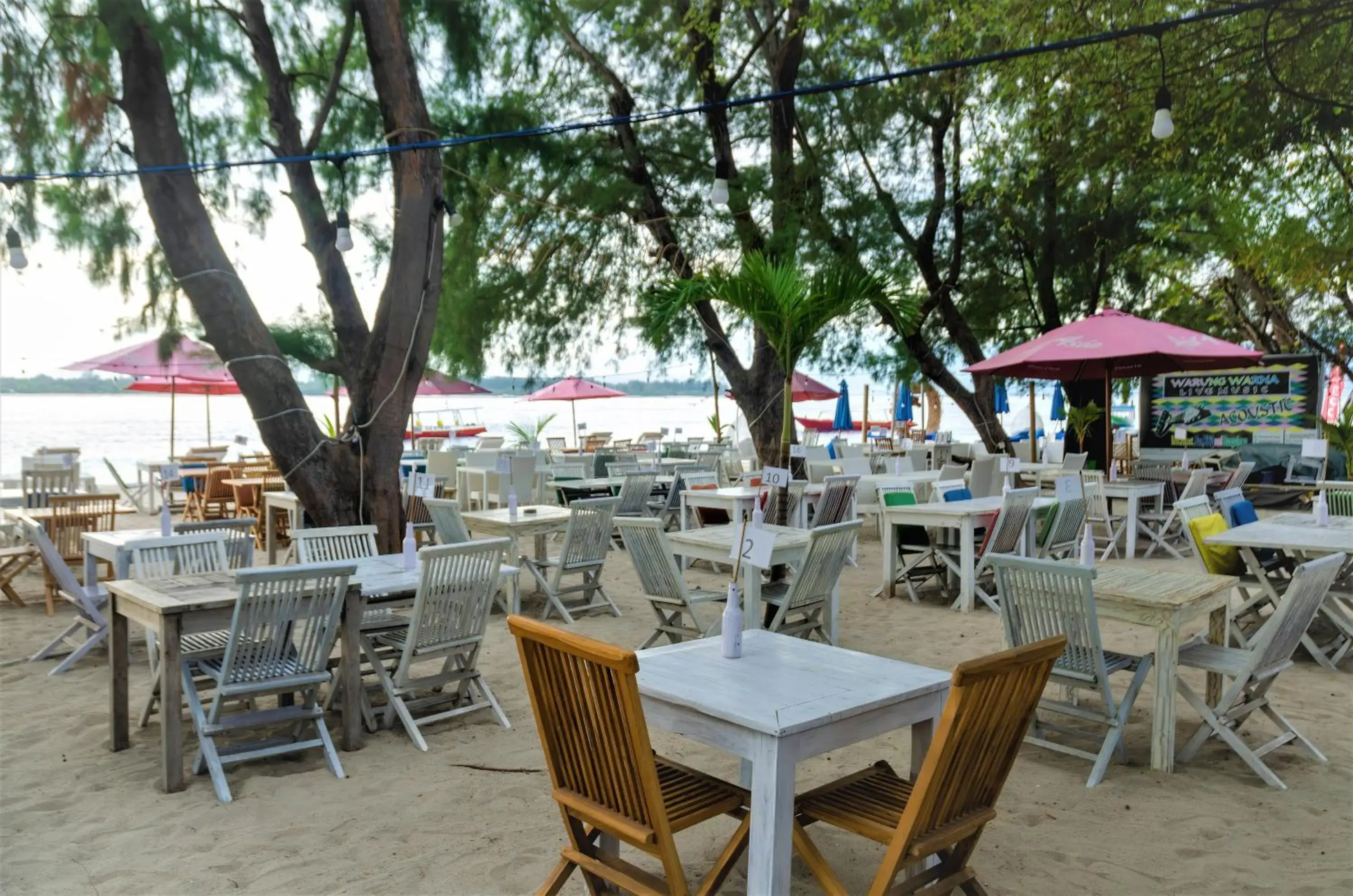 Restaurant/places to eat in Warna Beach Hotel Restaurant/places to eat in Warna Beach Hotel