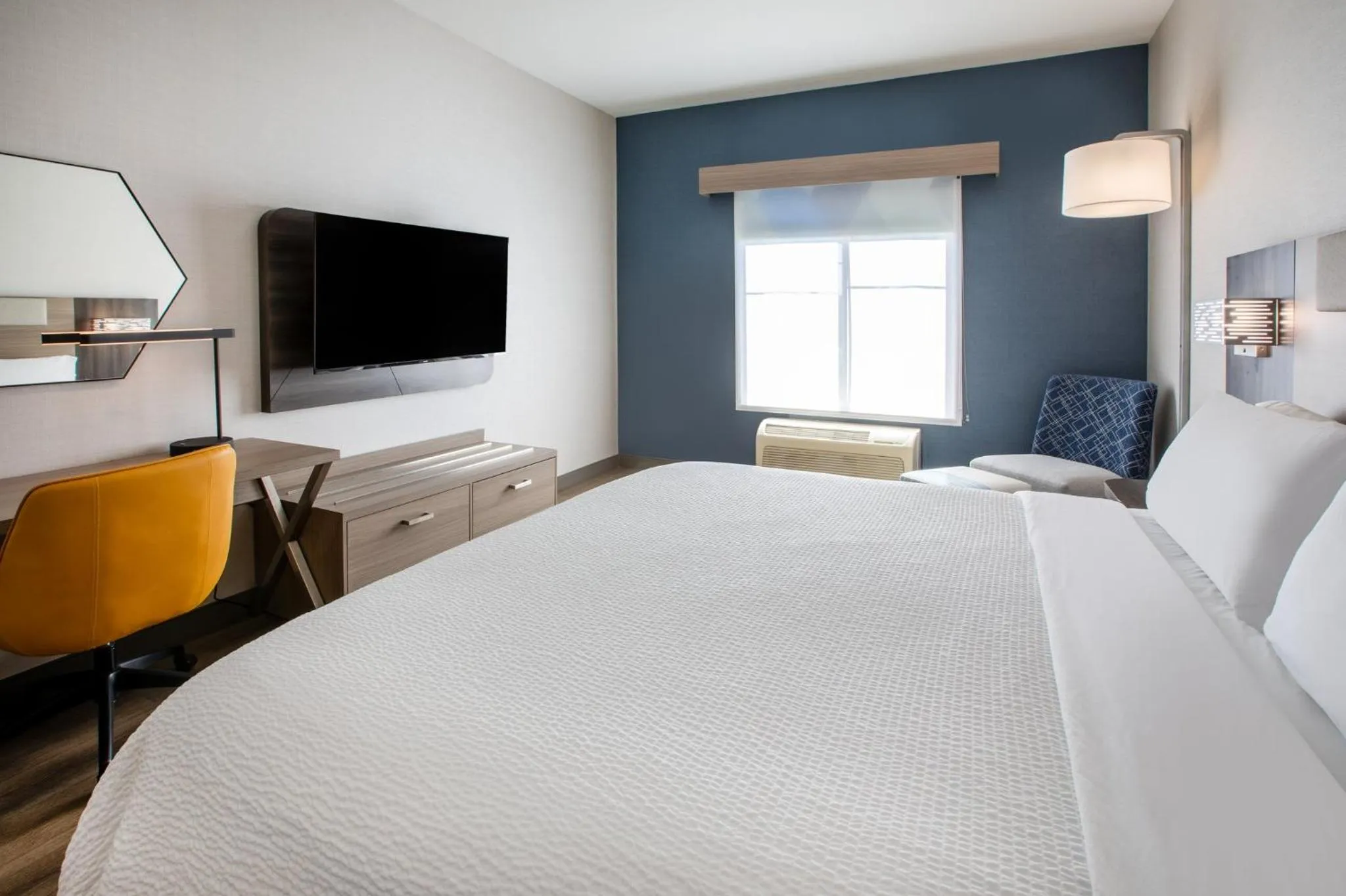 Photo of the whole room, Bed in Holiday Inn Express & Suites Lathrop by IHG