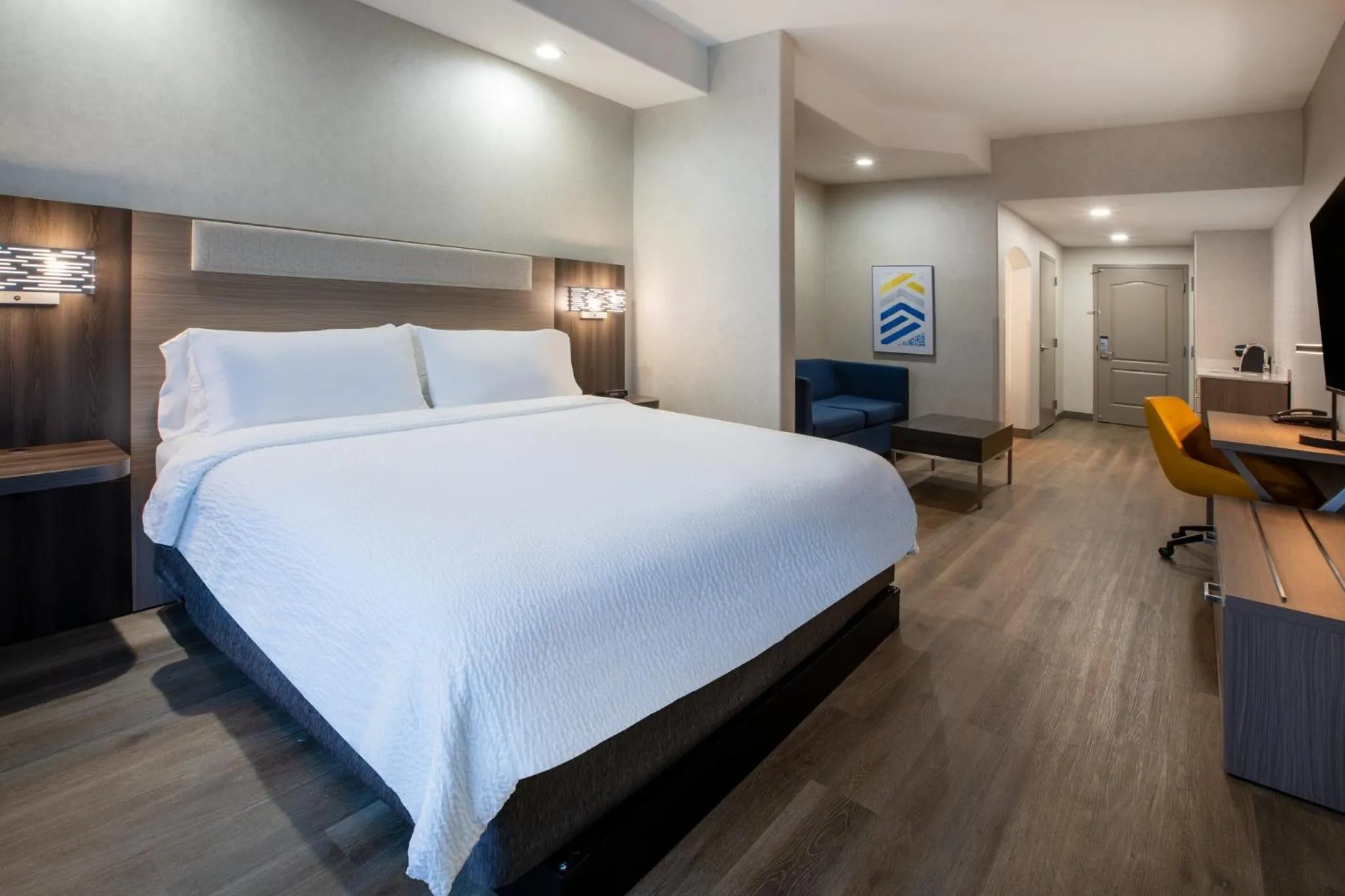 Photo of the whole room, Bed in Holiday Inn Express & Suites Lathrop by IHG