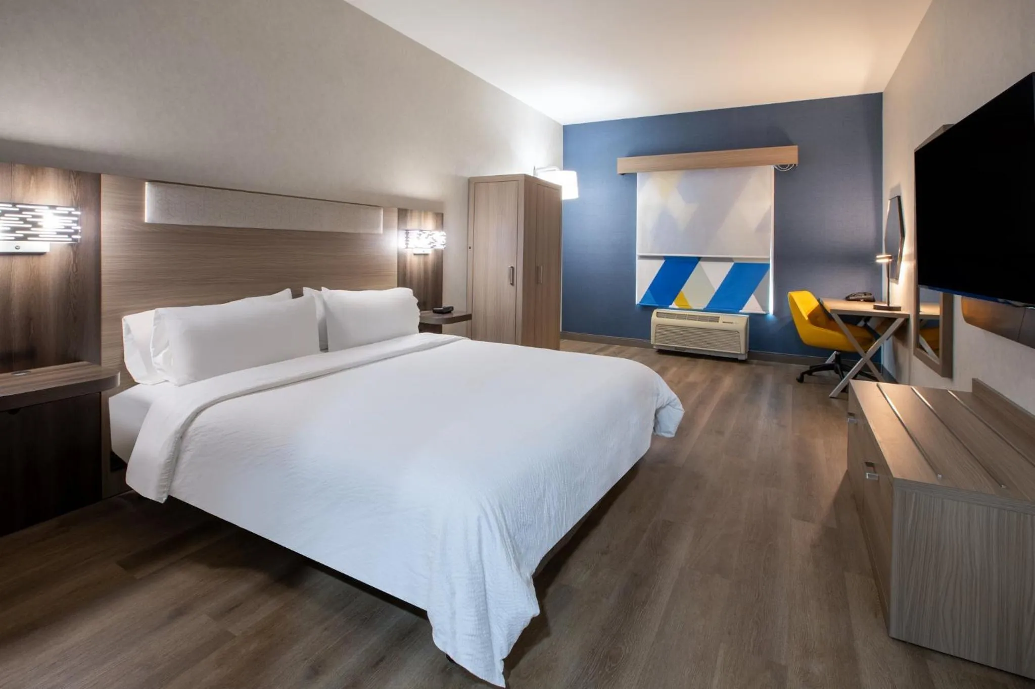 Photo of the whole room, Bed in Holiday Inn Express & Suites Lathrop by IHG