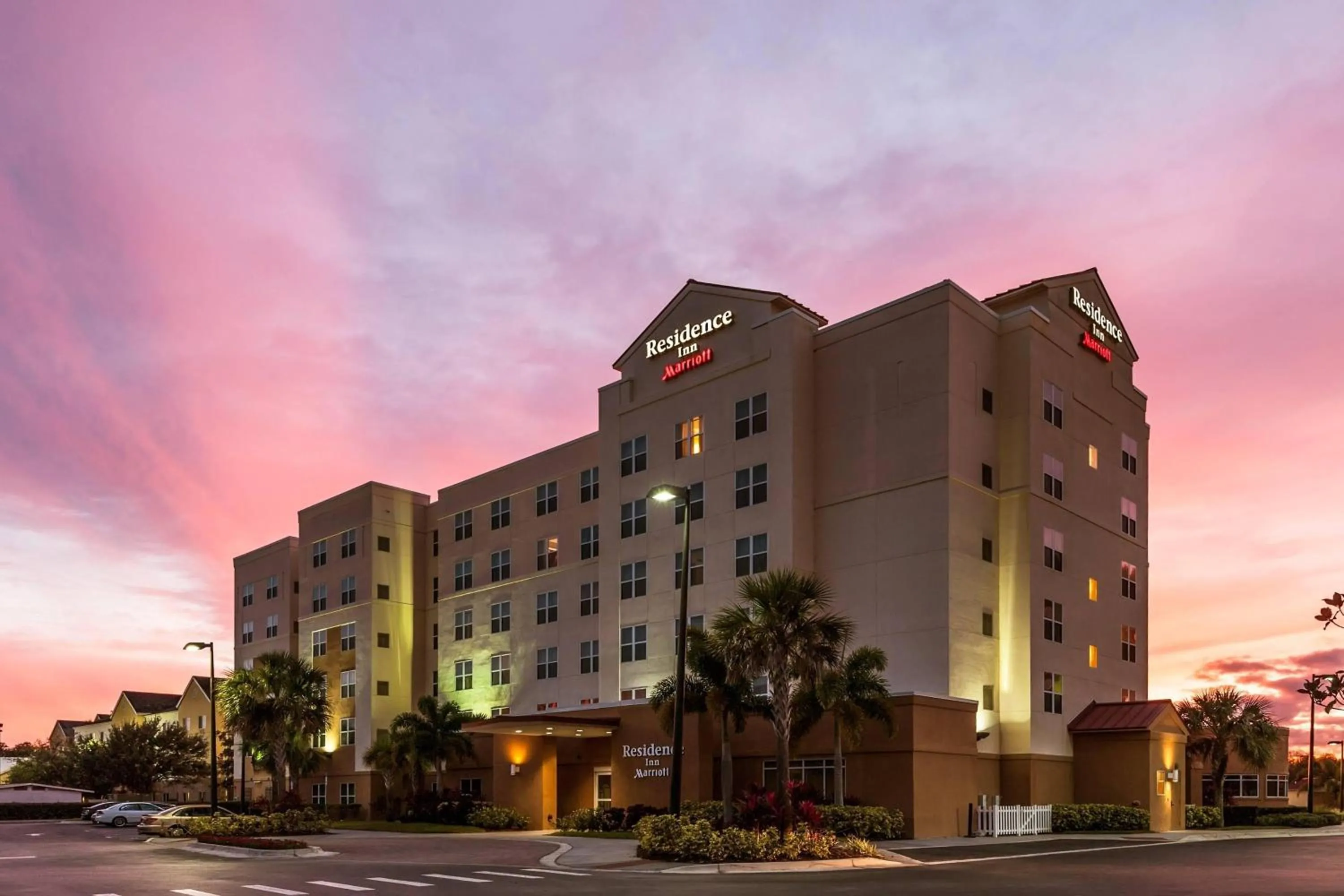 Property building in Residence Inn Orlando Airport