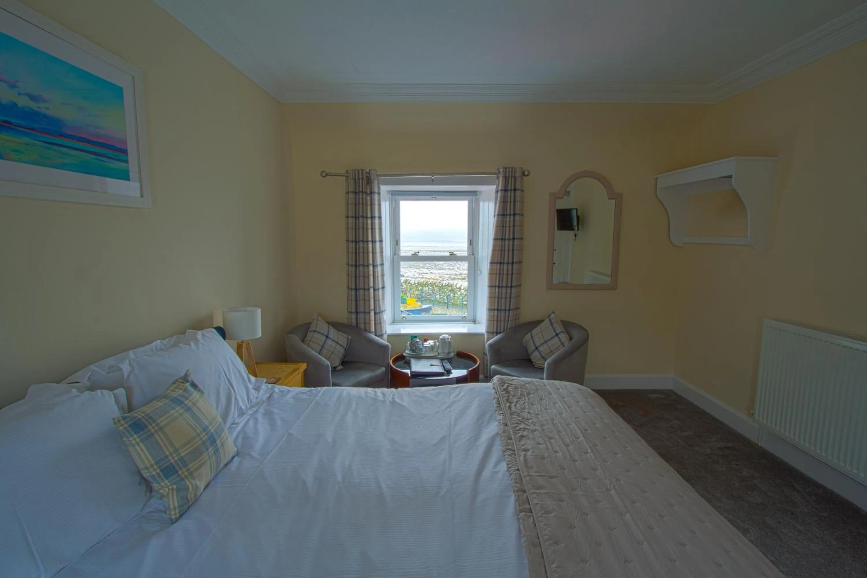 Bed in The Harbour Inn