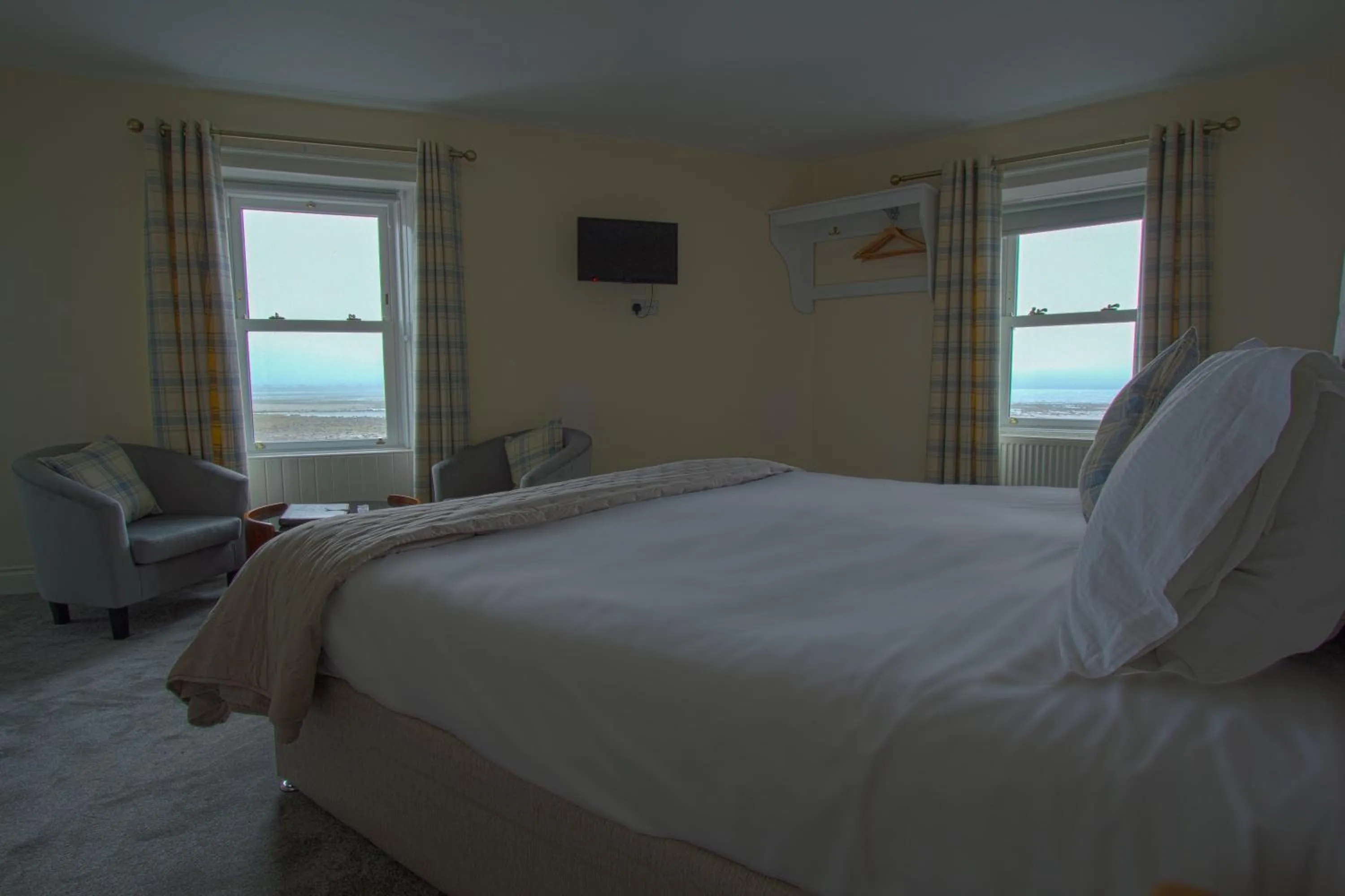 Bed in The Harbour Inn