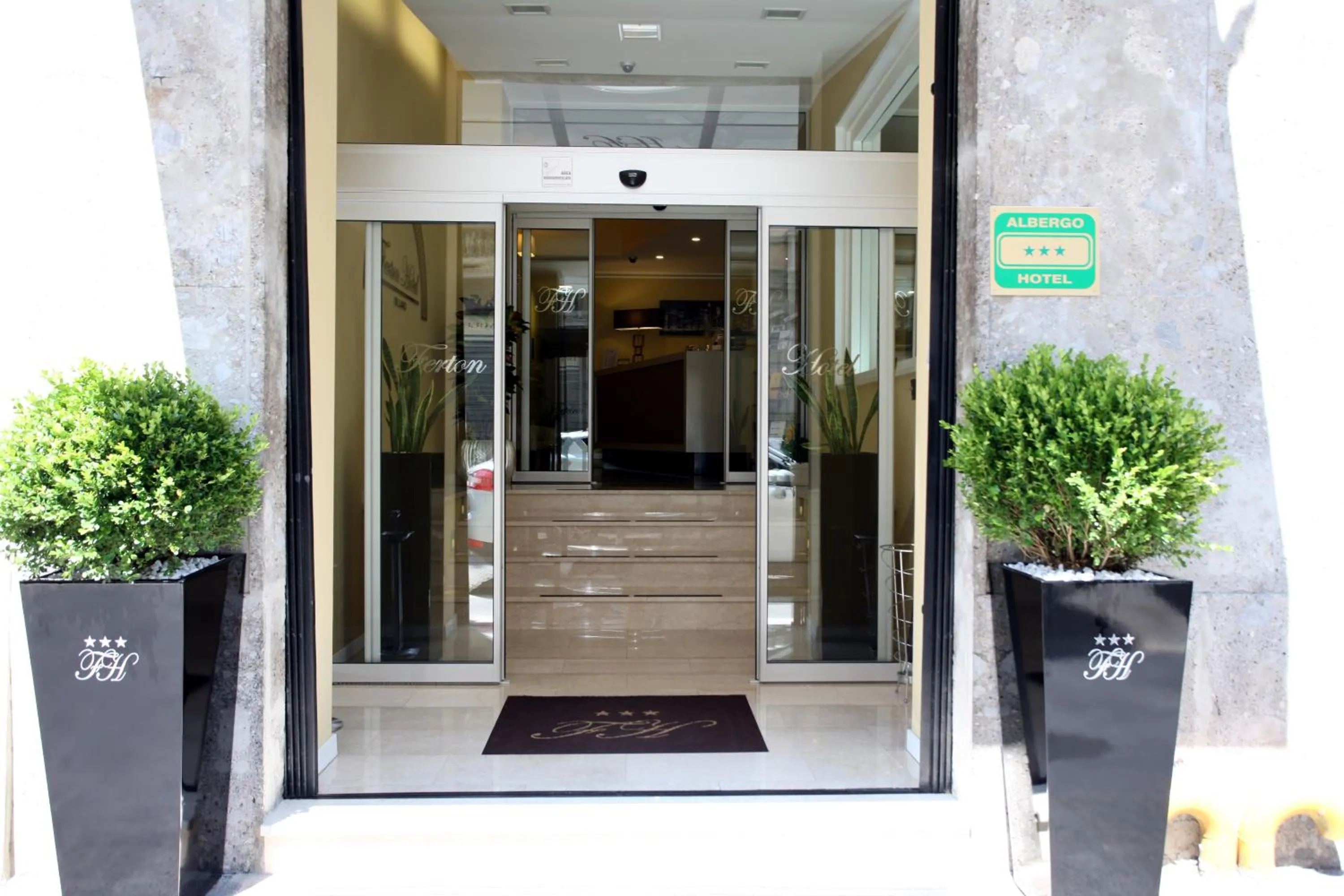 Facade/entrance in Hotel Ferton