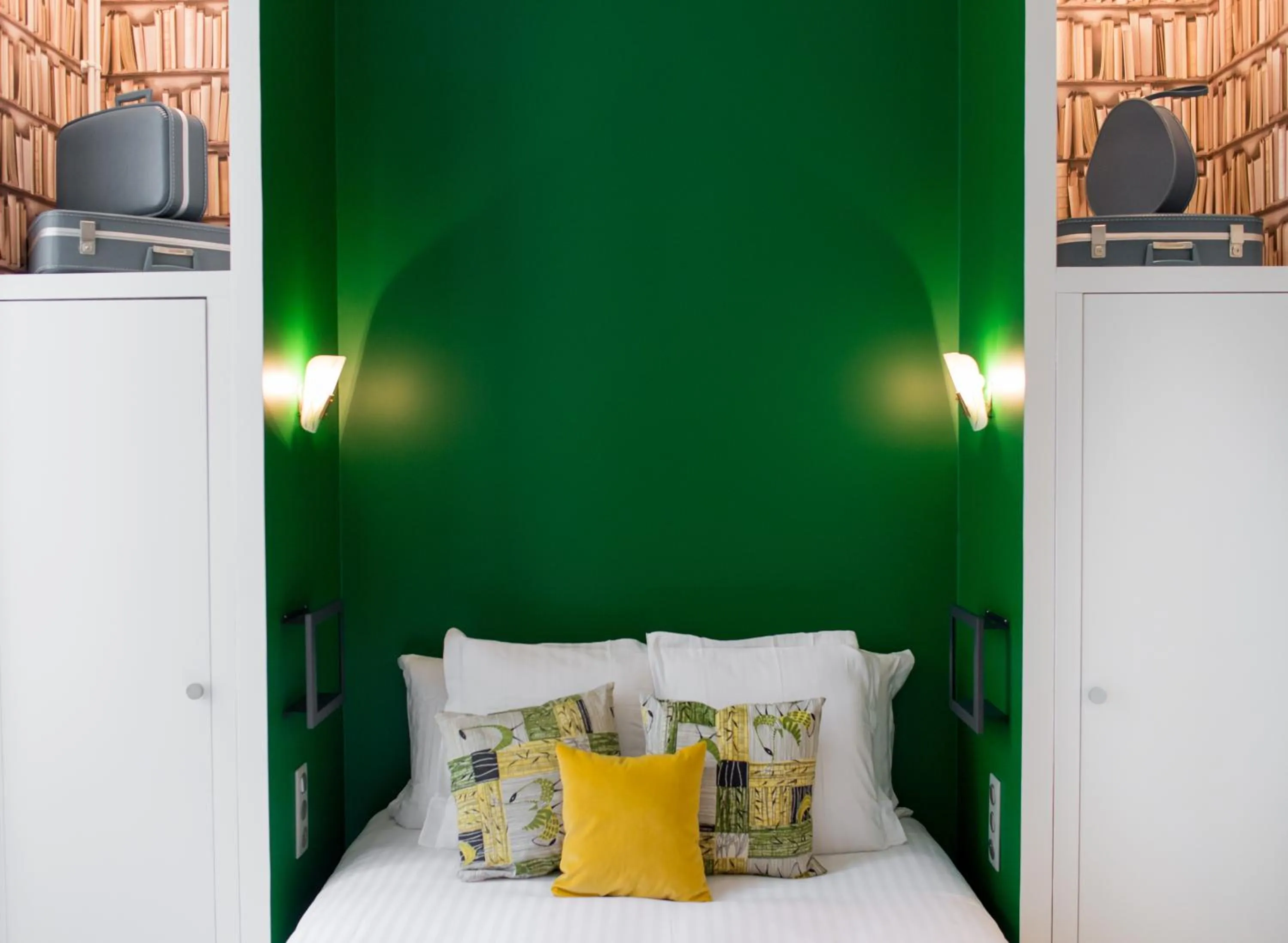 Decorative detail, Bed in 1er Etage Opéra