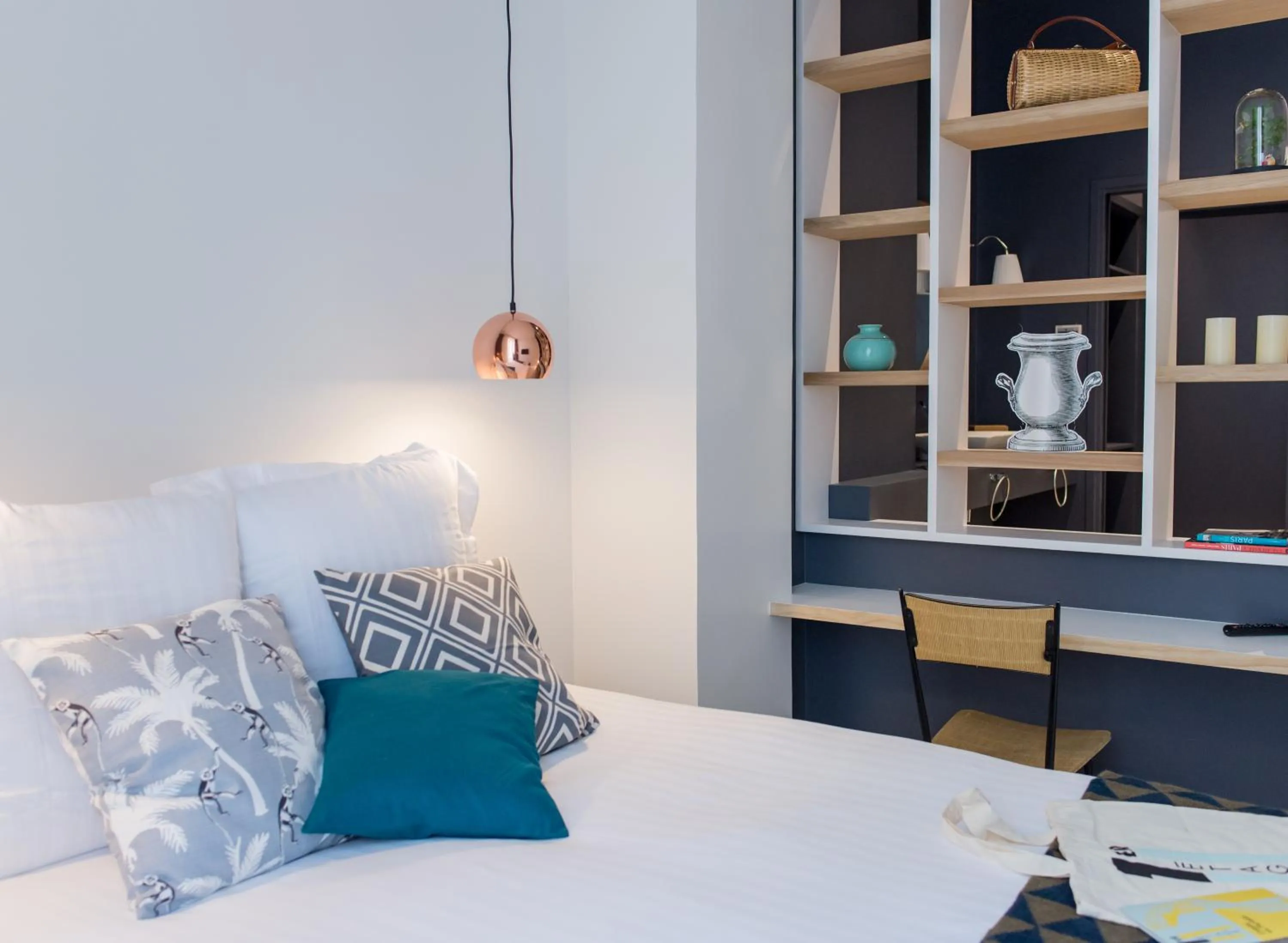 Decorative detail, Bed in 1er Etage Opéra