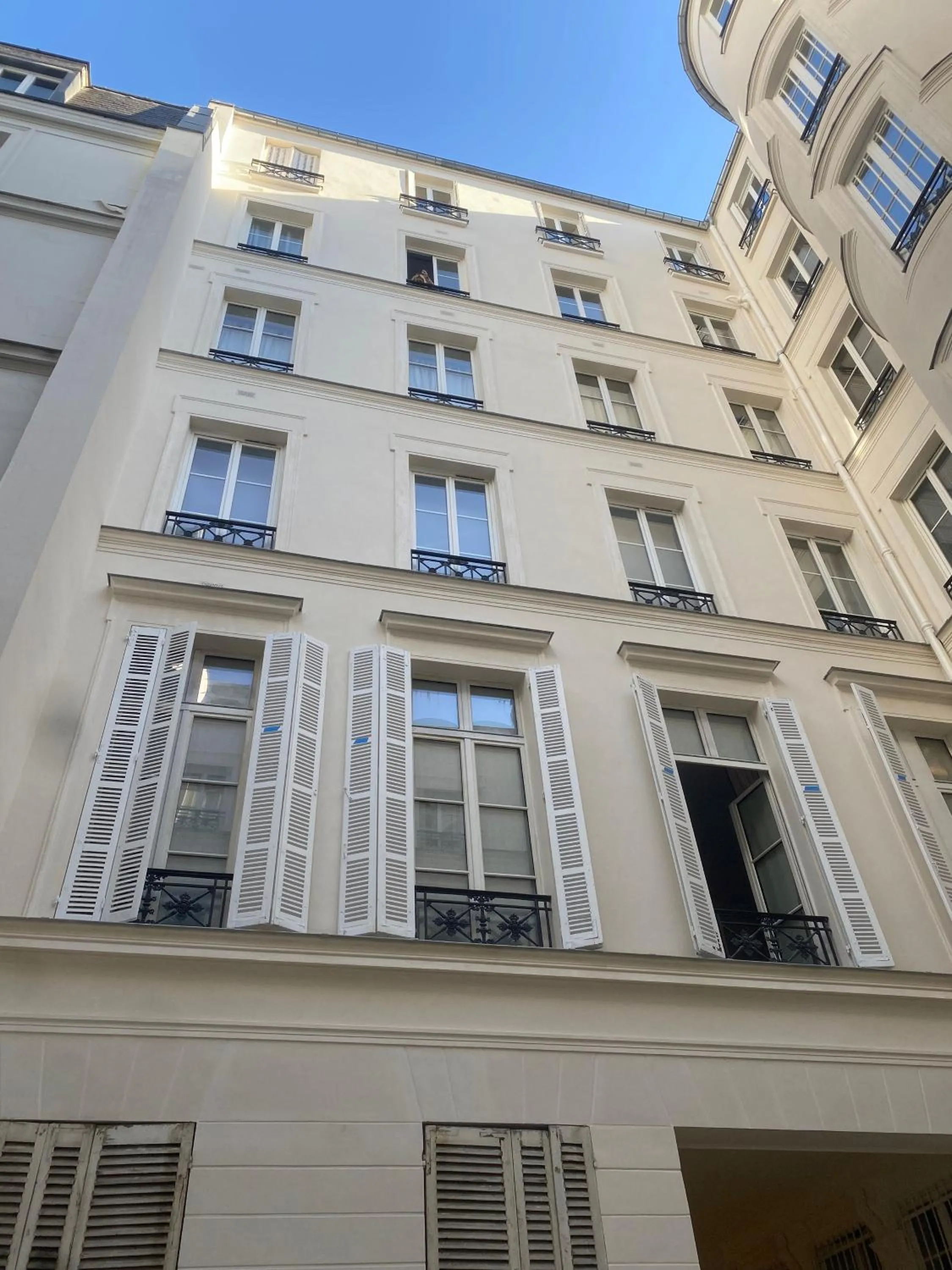 Facade/entrance in 1er Etage Opéra
