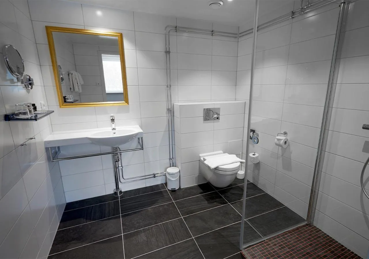 Shower in Vänerport Stadshotell i Mariestad