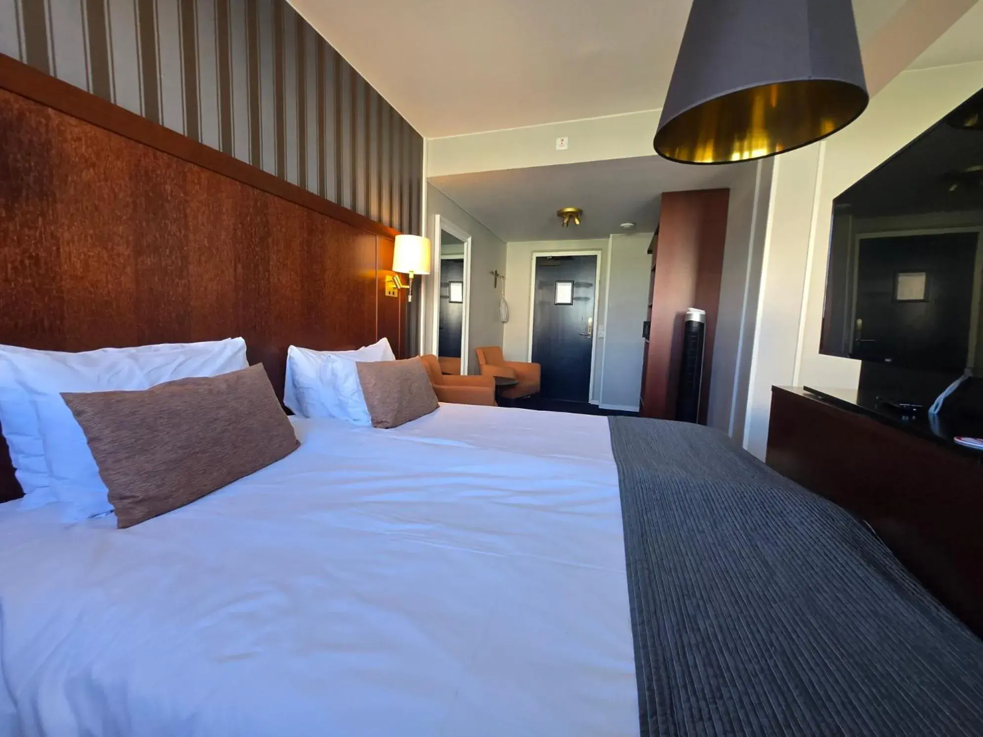 Triple Room - single occupancy in Vänerport Stadshotell i Mariestad Triple Room - single occupancy in Vänerport Stadshotell i Mariestad