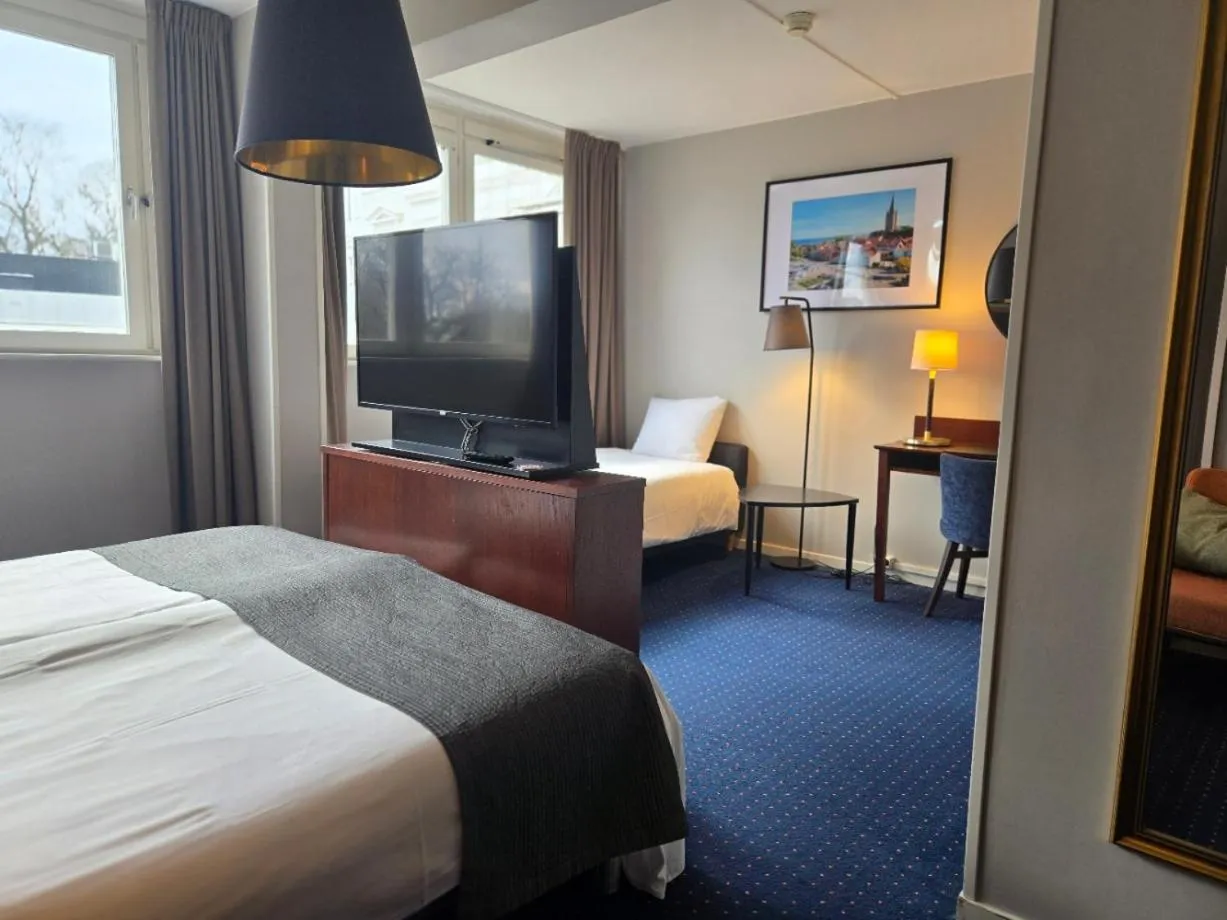 Bed in Vänerport Stadshotell i Mariestad