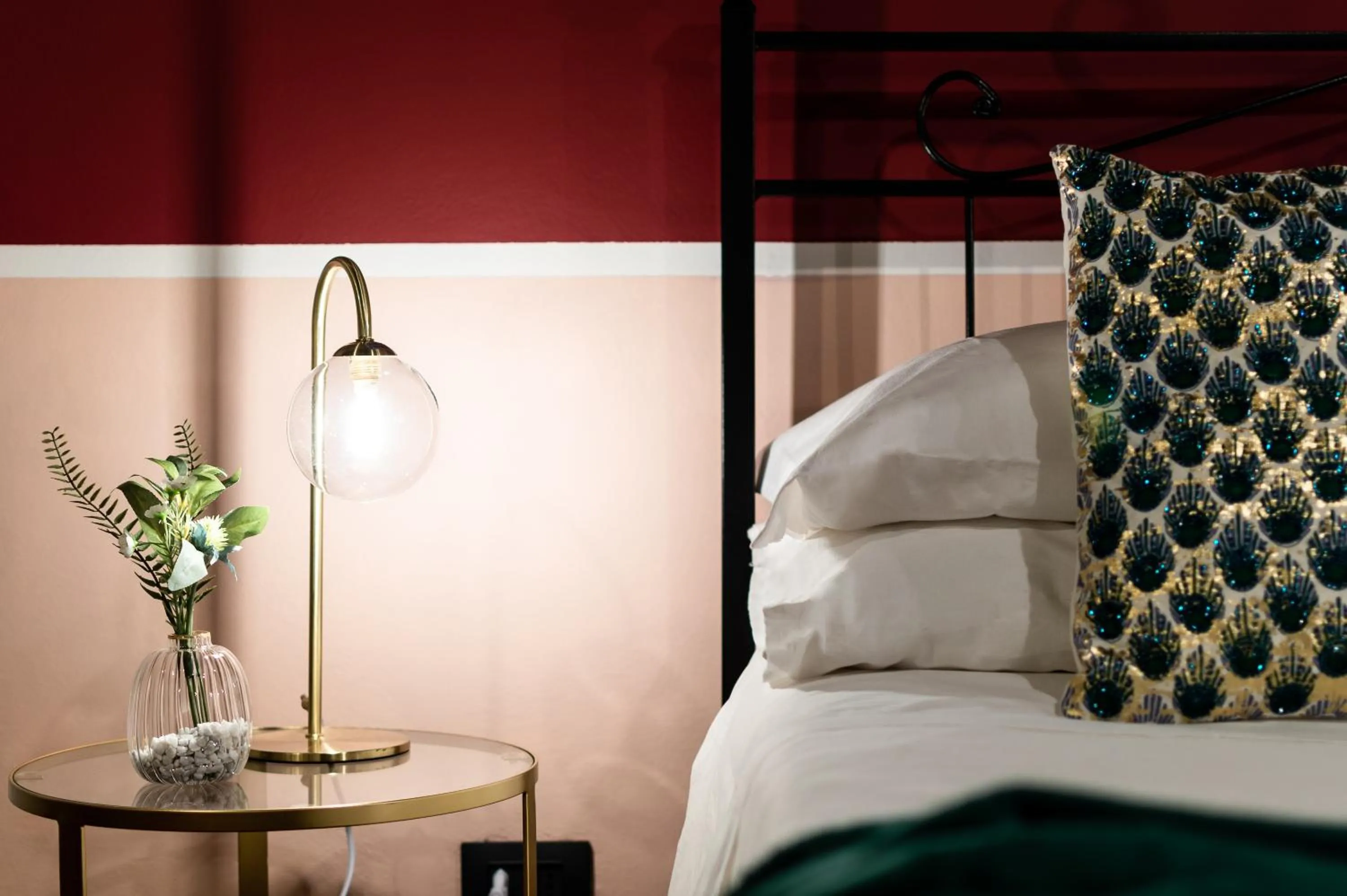 Bed in Wine Apartments Florence Ciliegiolo