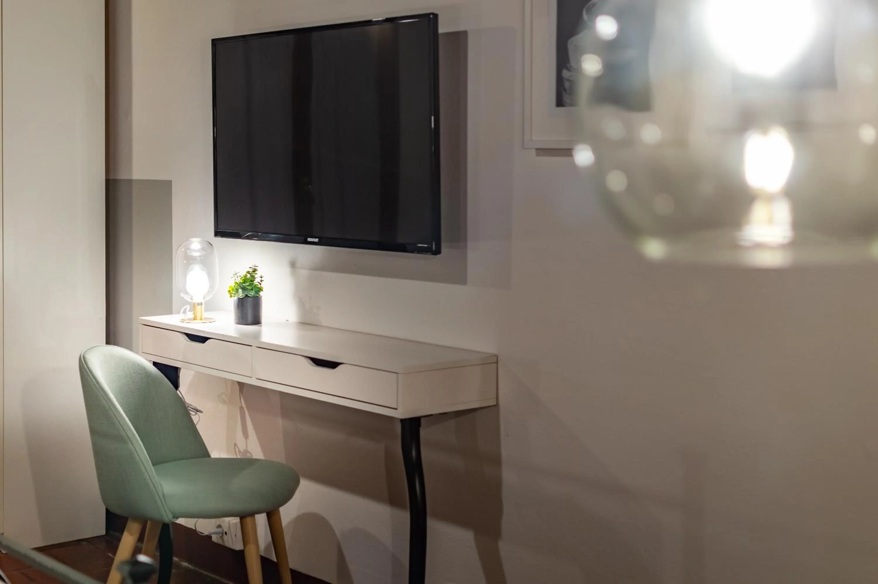 TV and multimedia in Wine Apartments Florence Ciliegiolo