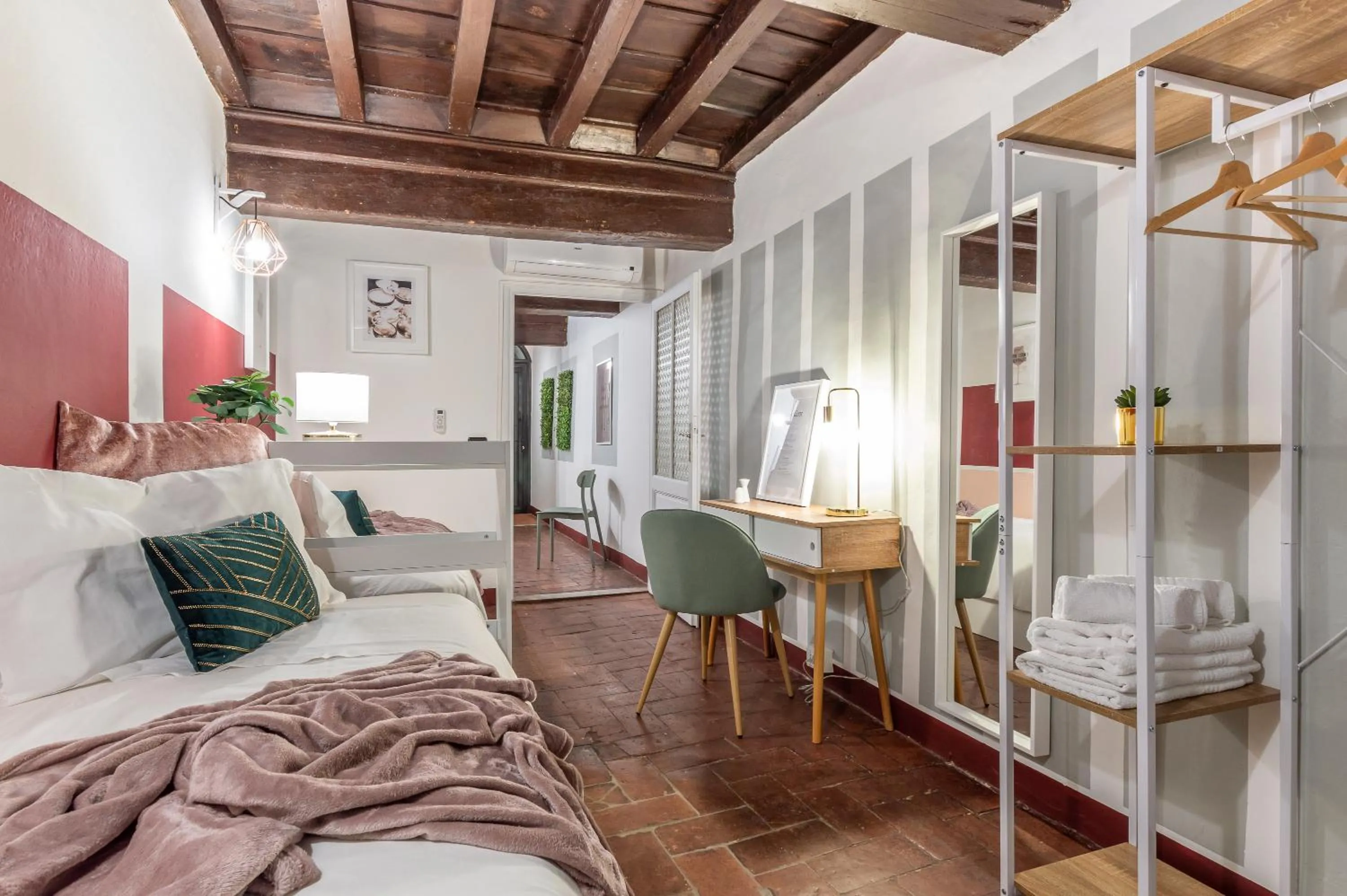 Bed in Wine Apartments Florence Ciliegiolo
