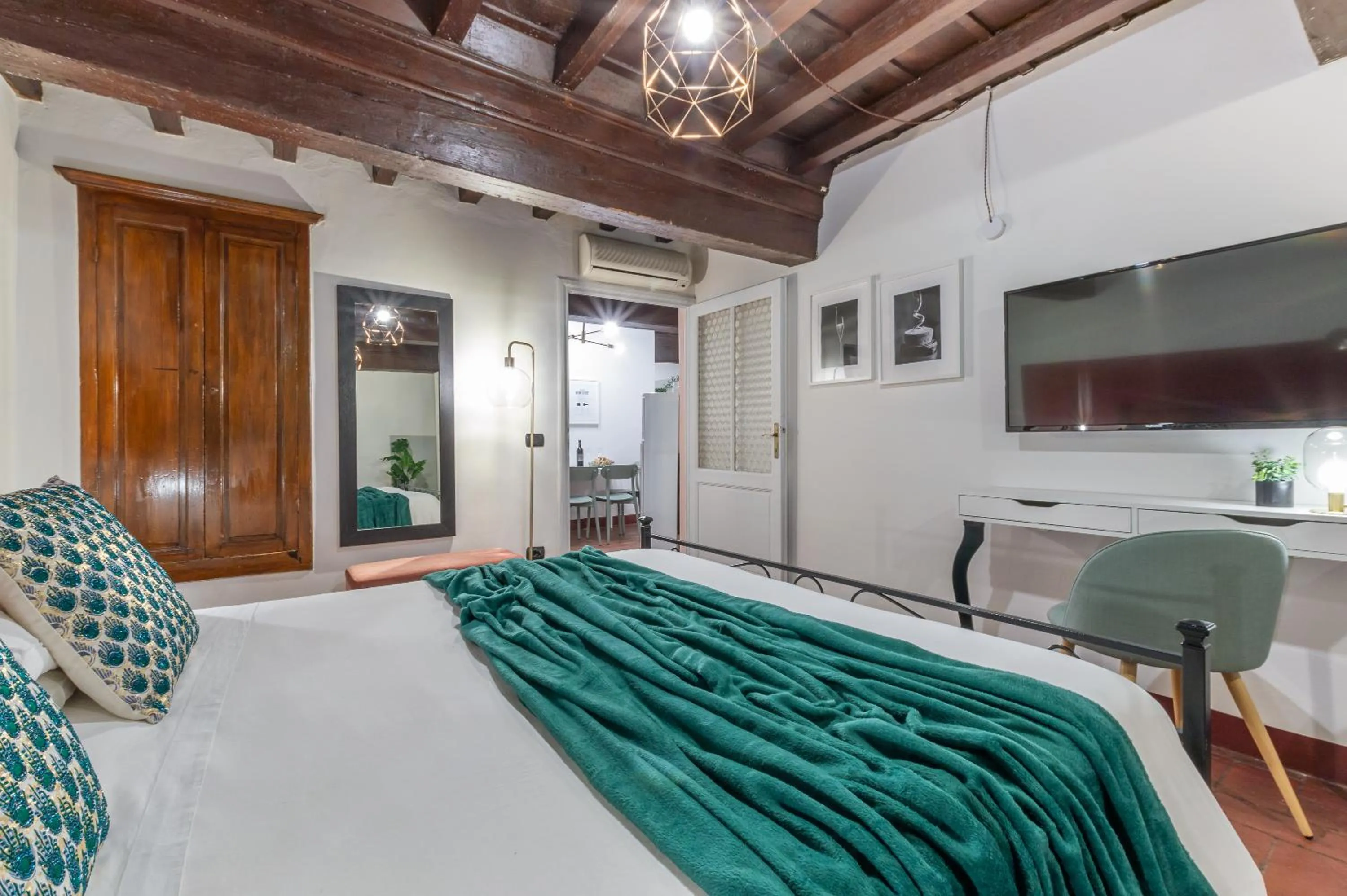 Bedroom, Bed in Wine Apartments Florence Ciliegiolo