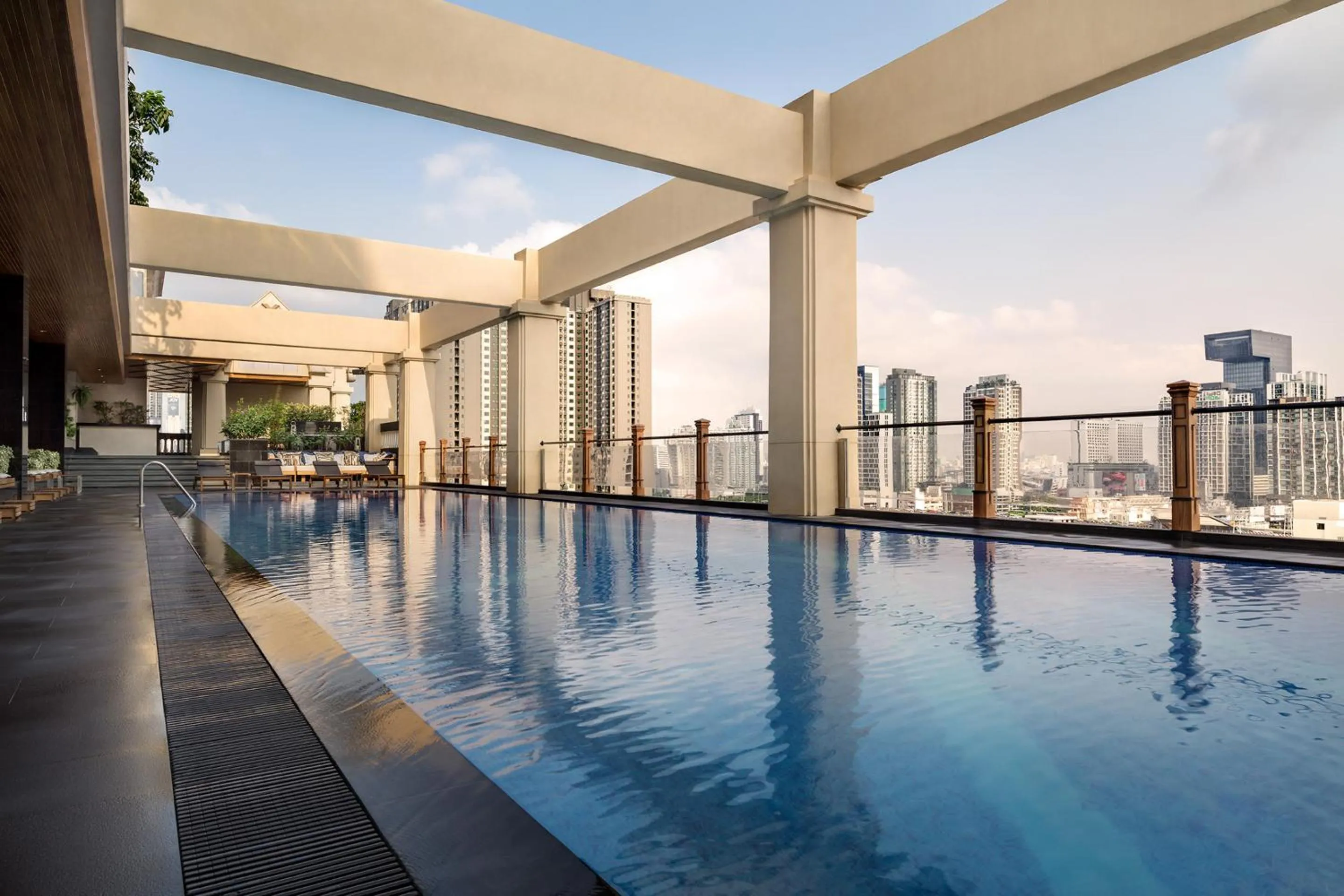 Swimming pool in Lancaster Bangkok