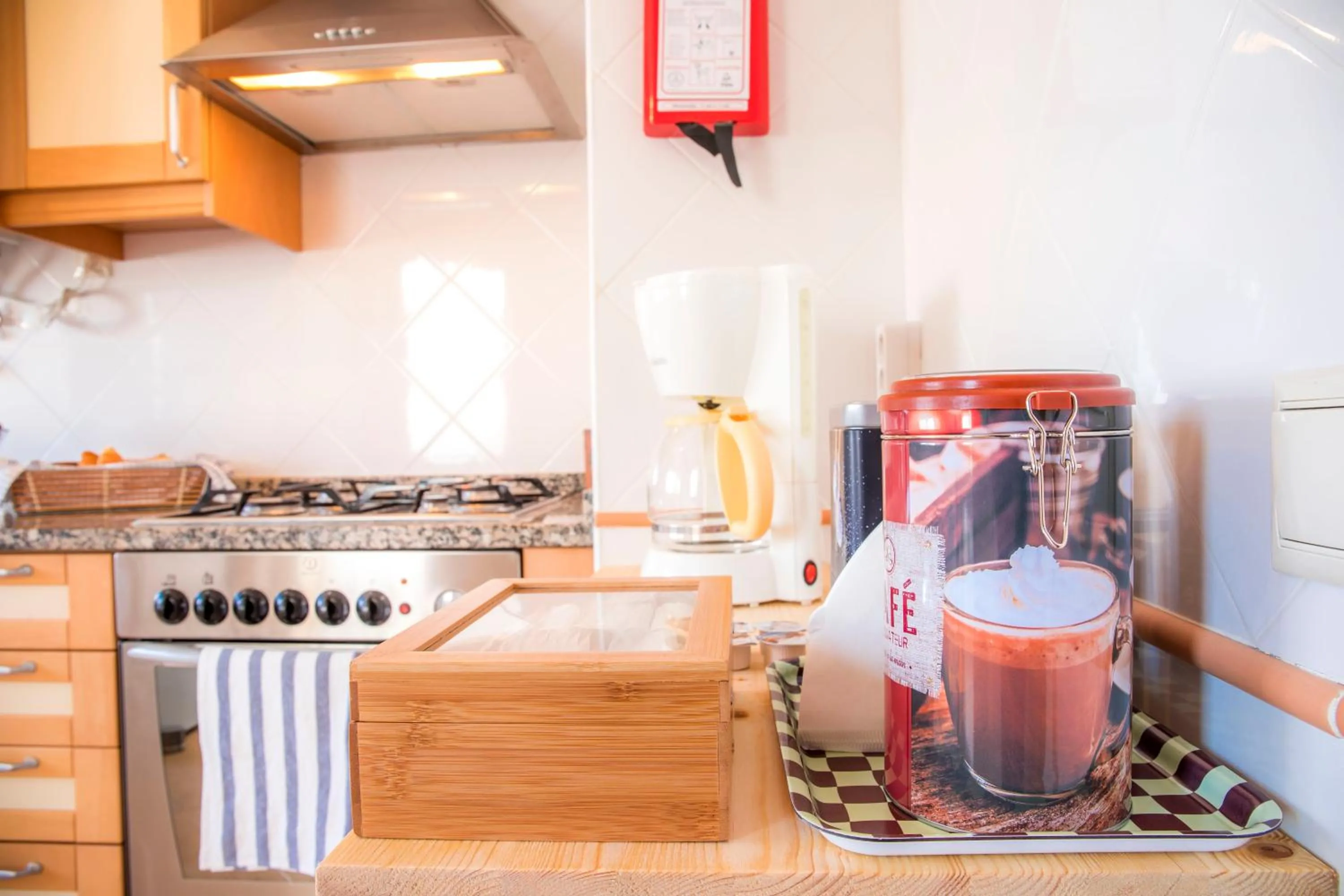 Coffee/tea facilities in Vinyl Flat Bed & Breakfast - Rooms