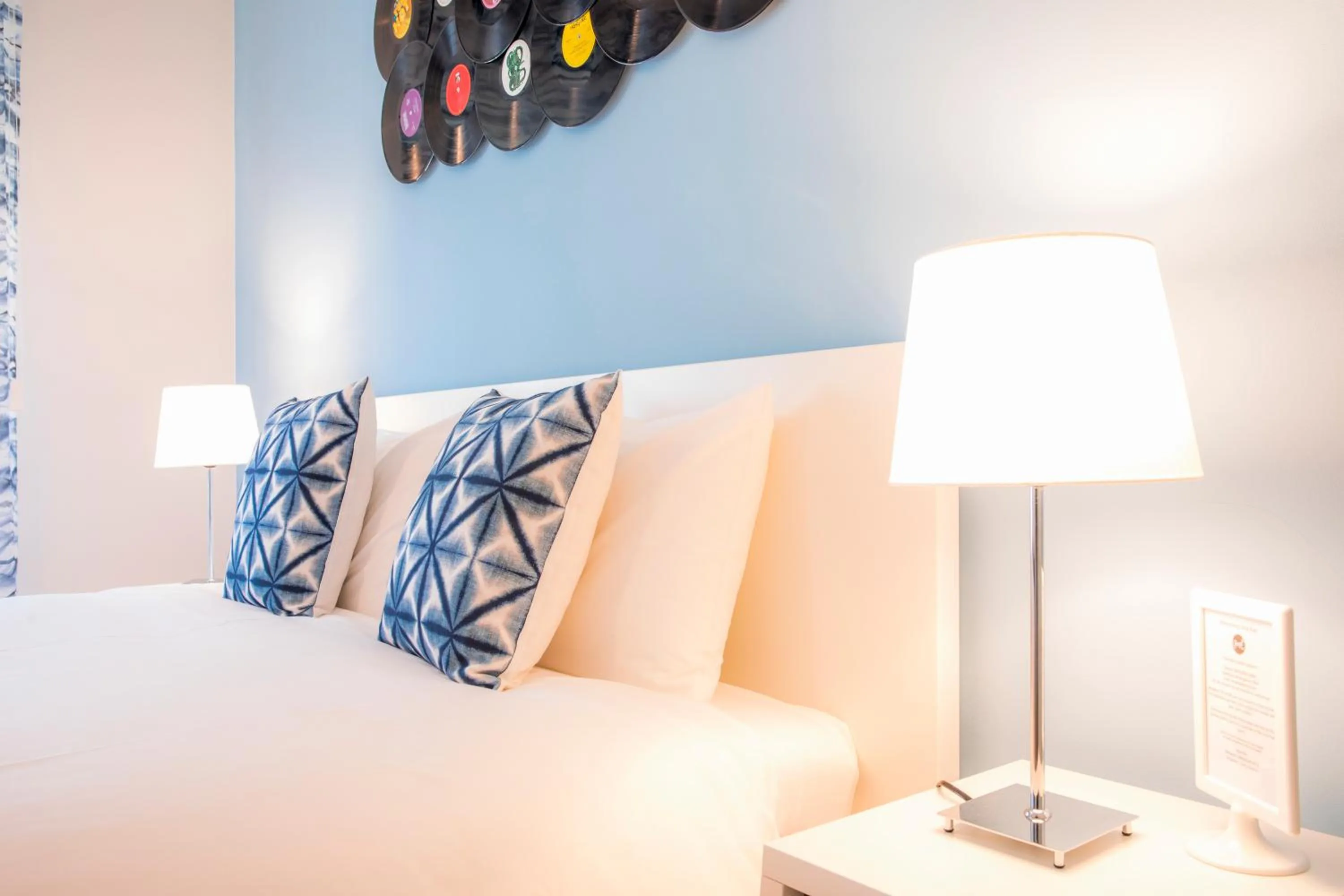 Bed in Vinyl Flat Bed & Breakfast - Rooms