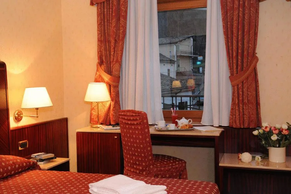 Photo of the whole room, Bed in Hotel La Spia D'Italia