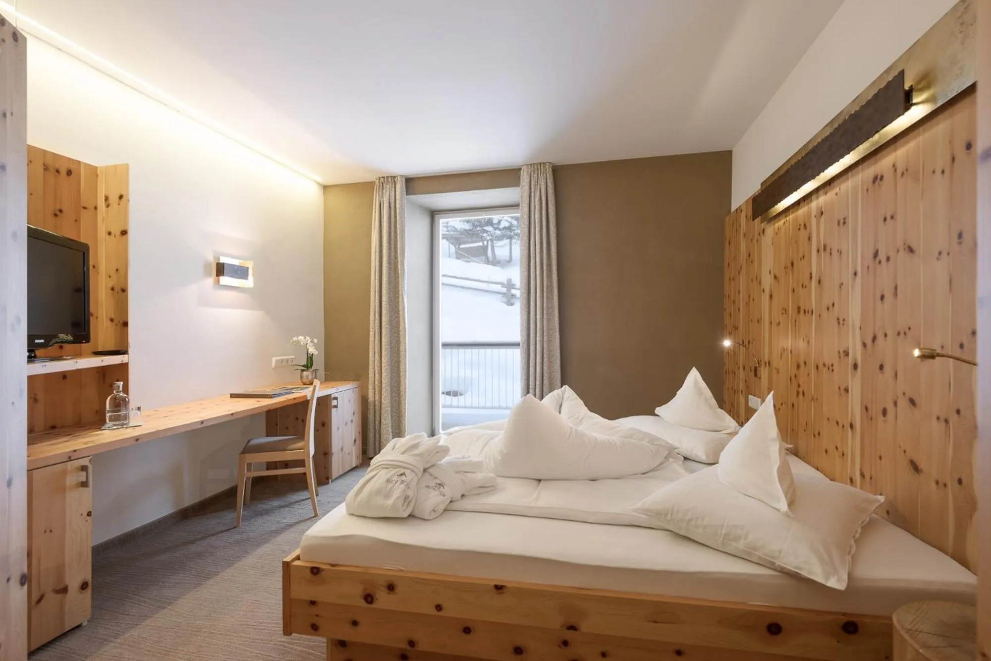 Bedroom, Bed in Hotel Madatsch