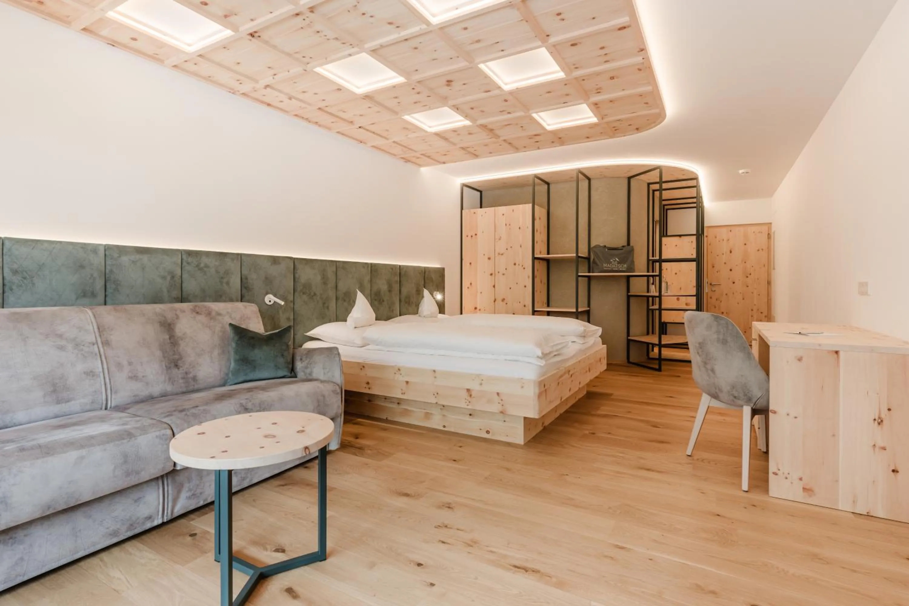 Bedroom, Bed in Hotel Madatsch