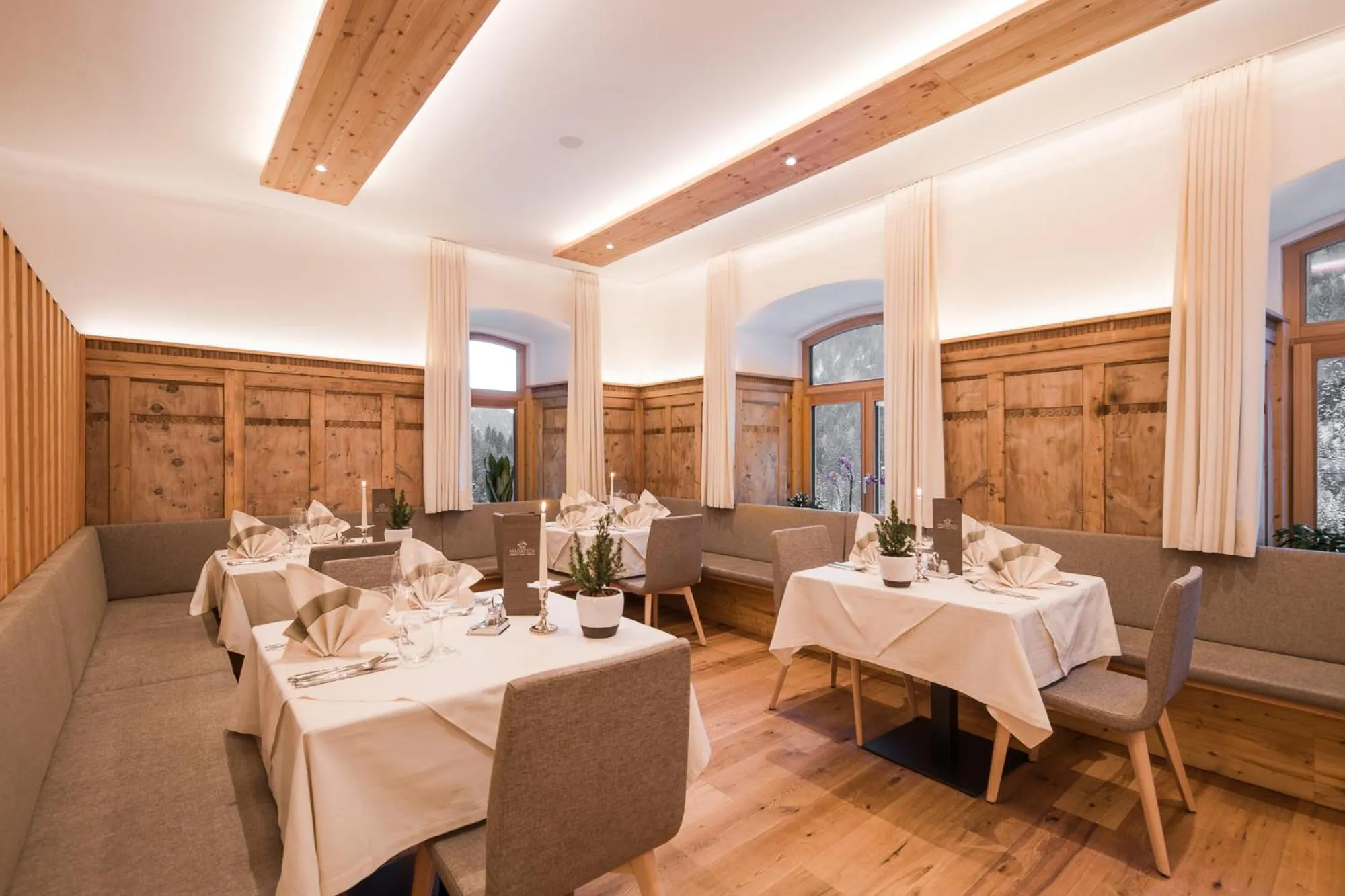 Restaurant/places to eat in Hotel Madatsch