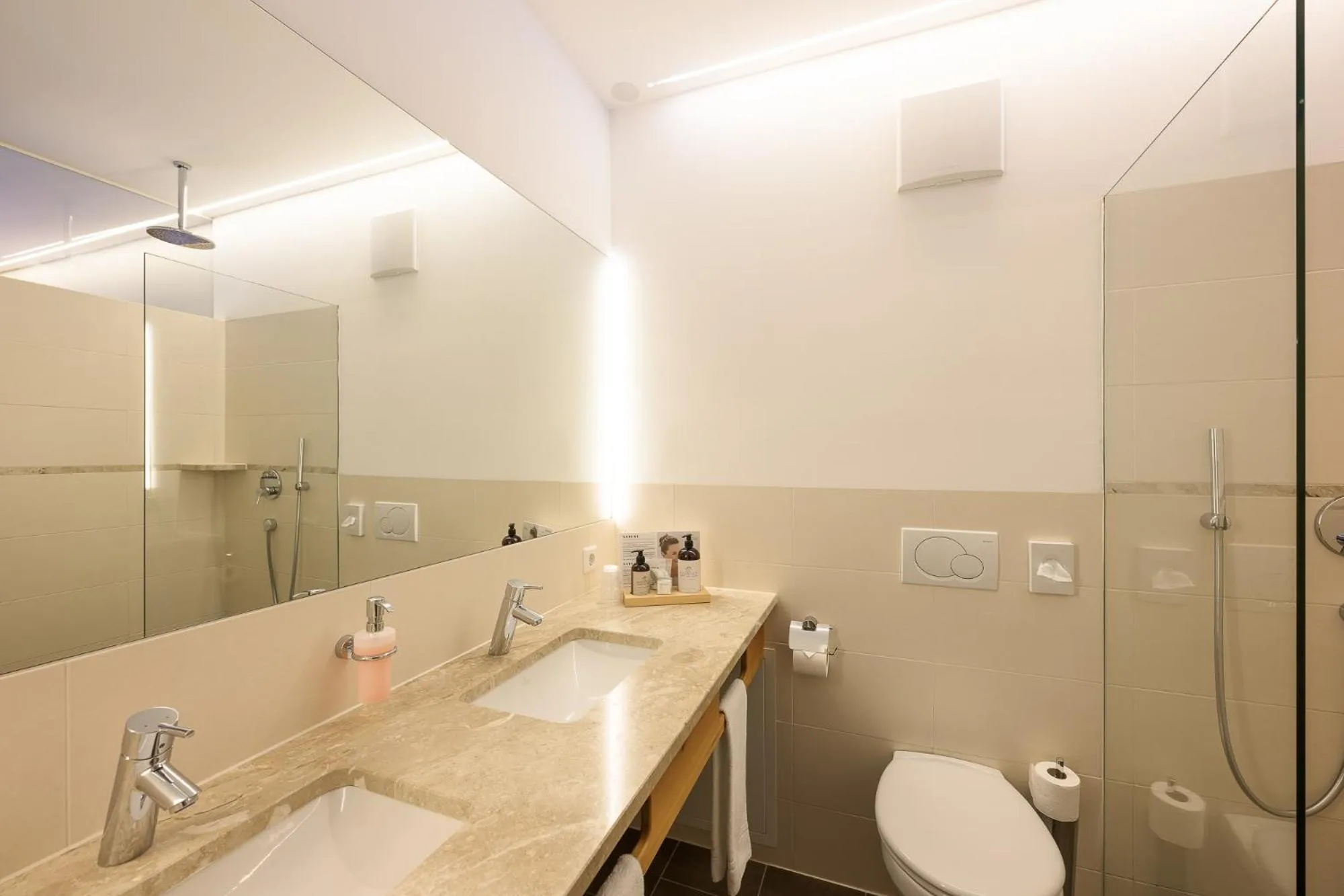 Bathroom in Hotel Madatsch