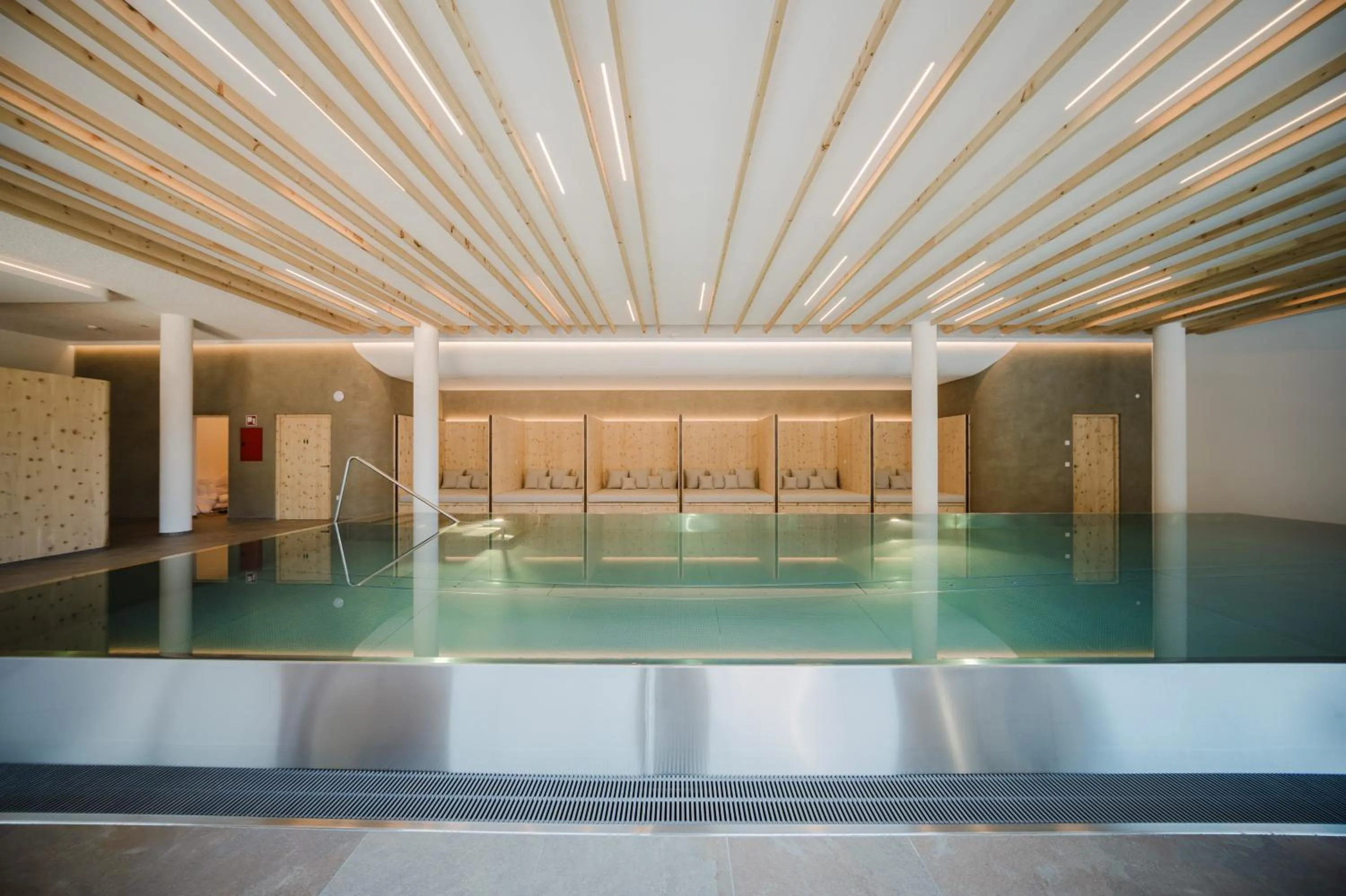 Swimming pool in Hotel Madatsch