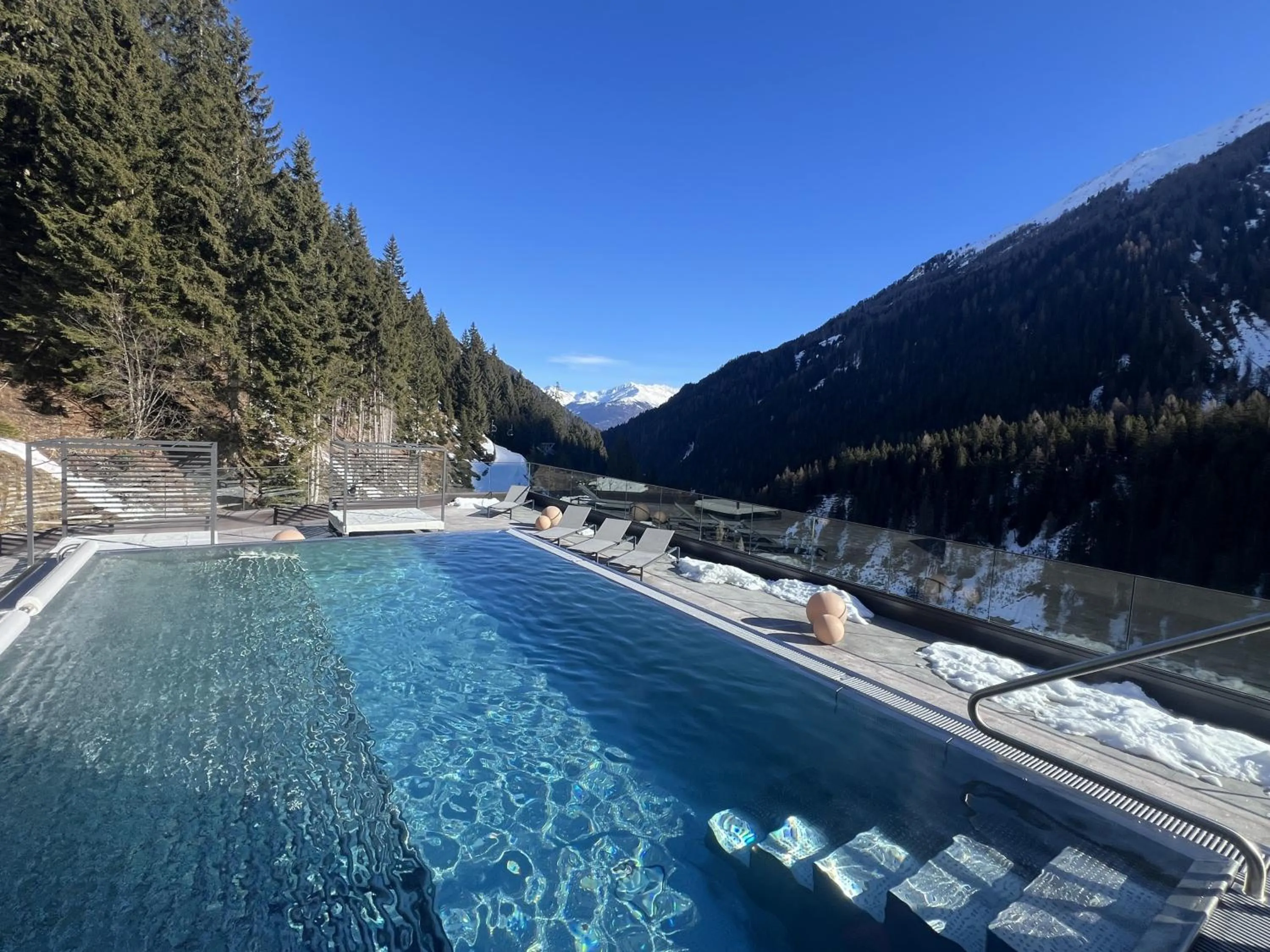 Swimming pool in Hotel Madatsch