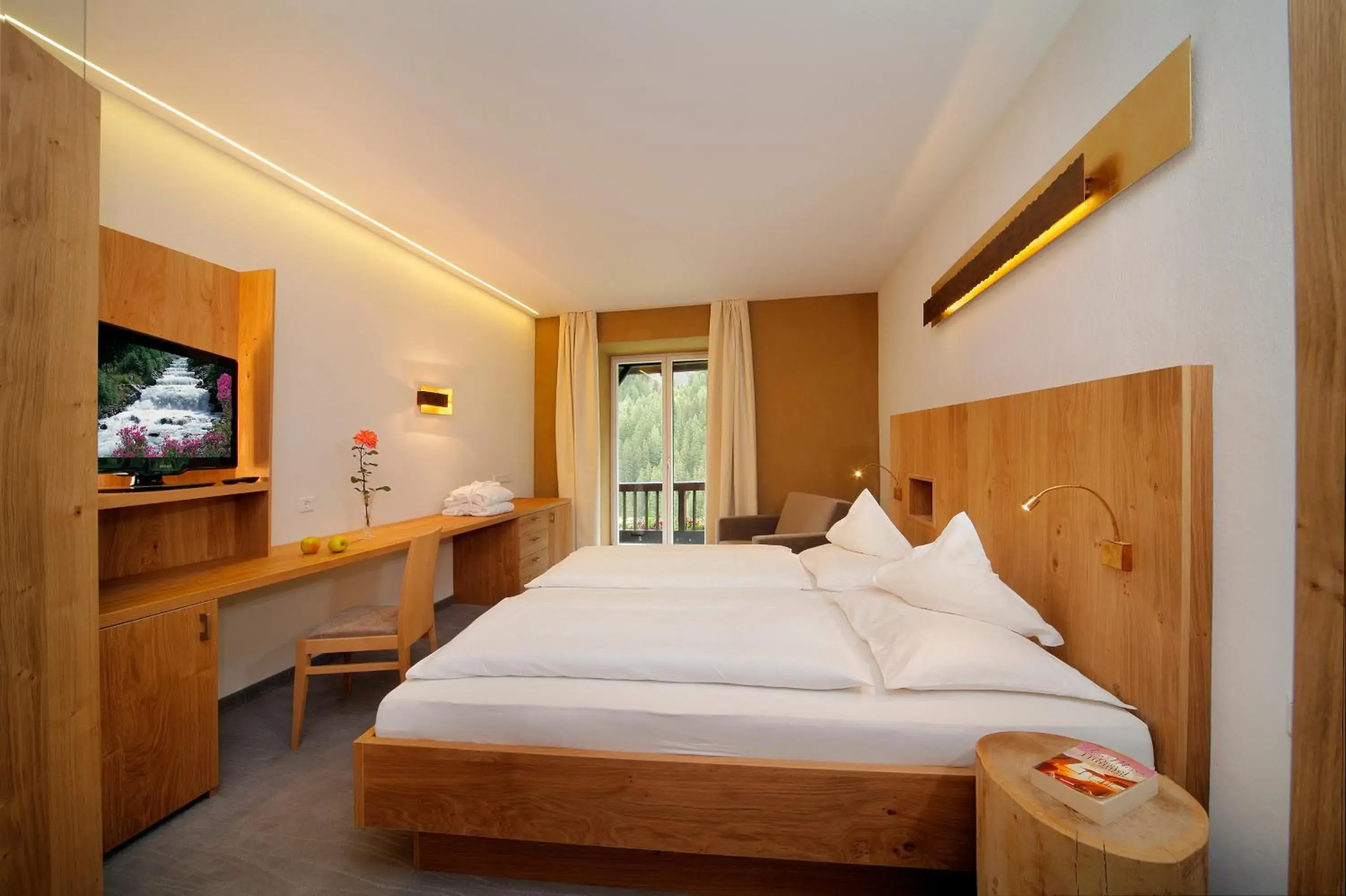 Double Room with Balcony in Hotel Madatsch Double Room with Balcony in Hotel Madatsch