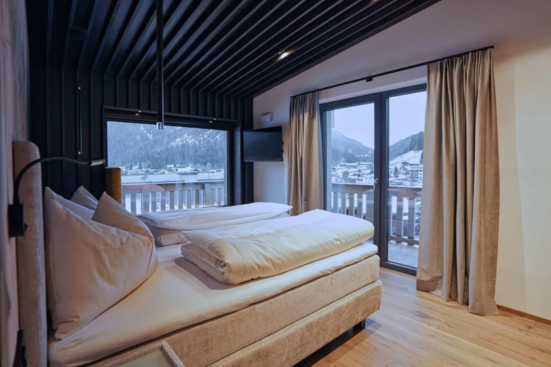 Bed in Hotel & Appartements Heigenhauser