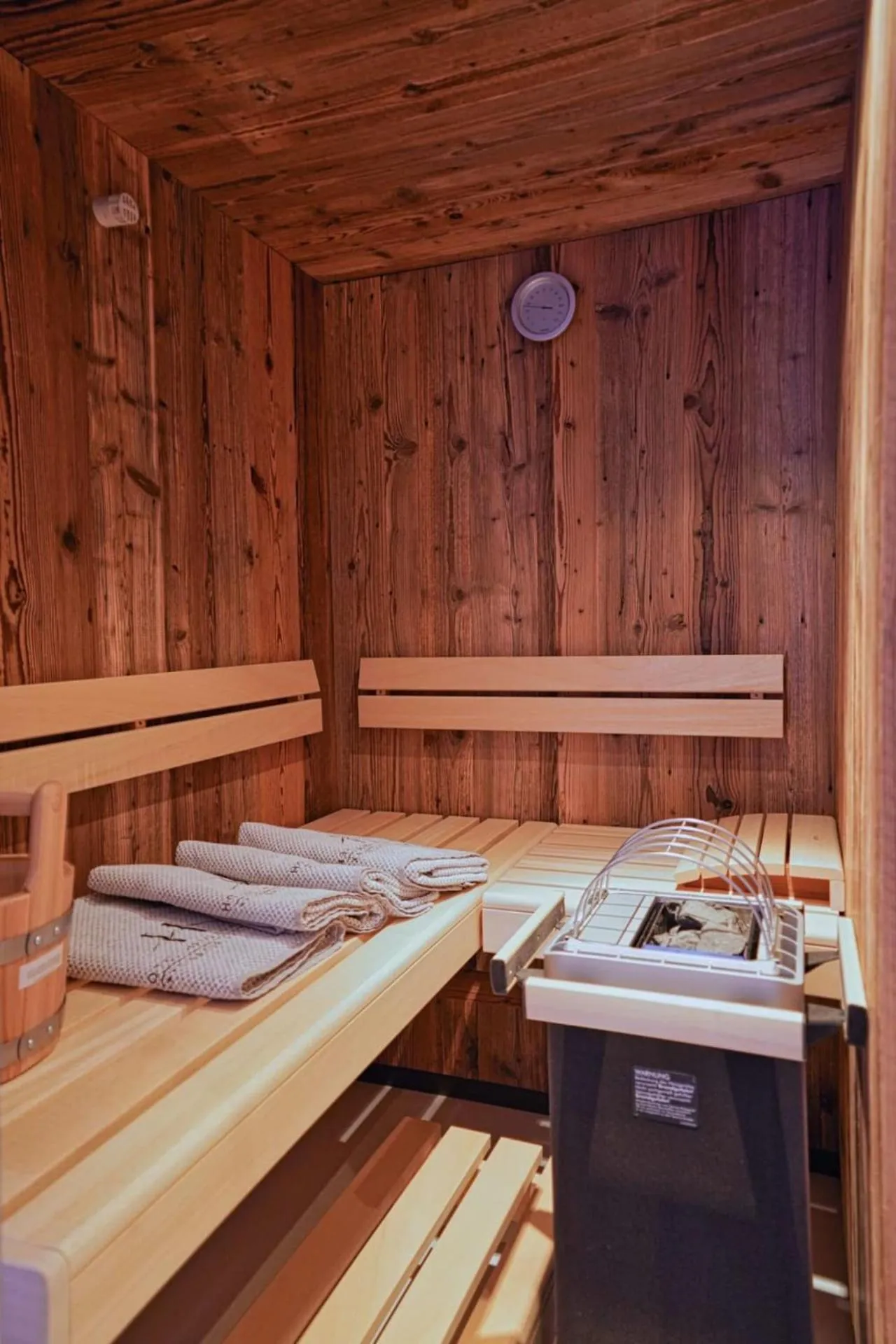 Bed in Hotel & Appartements Heigenhauser