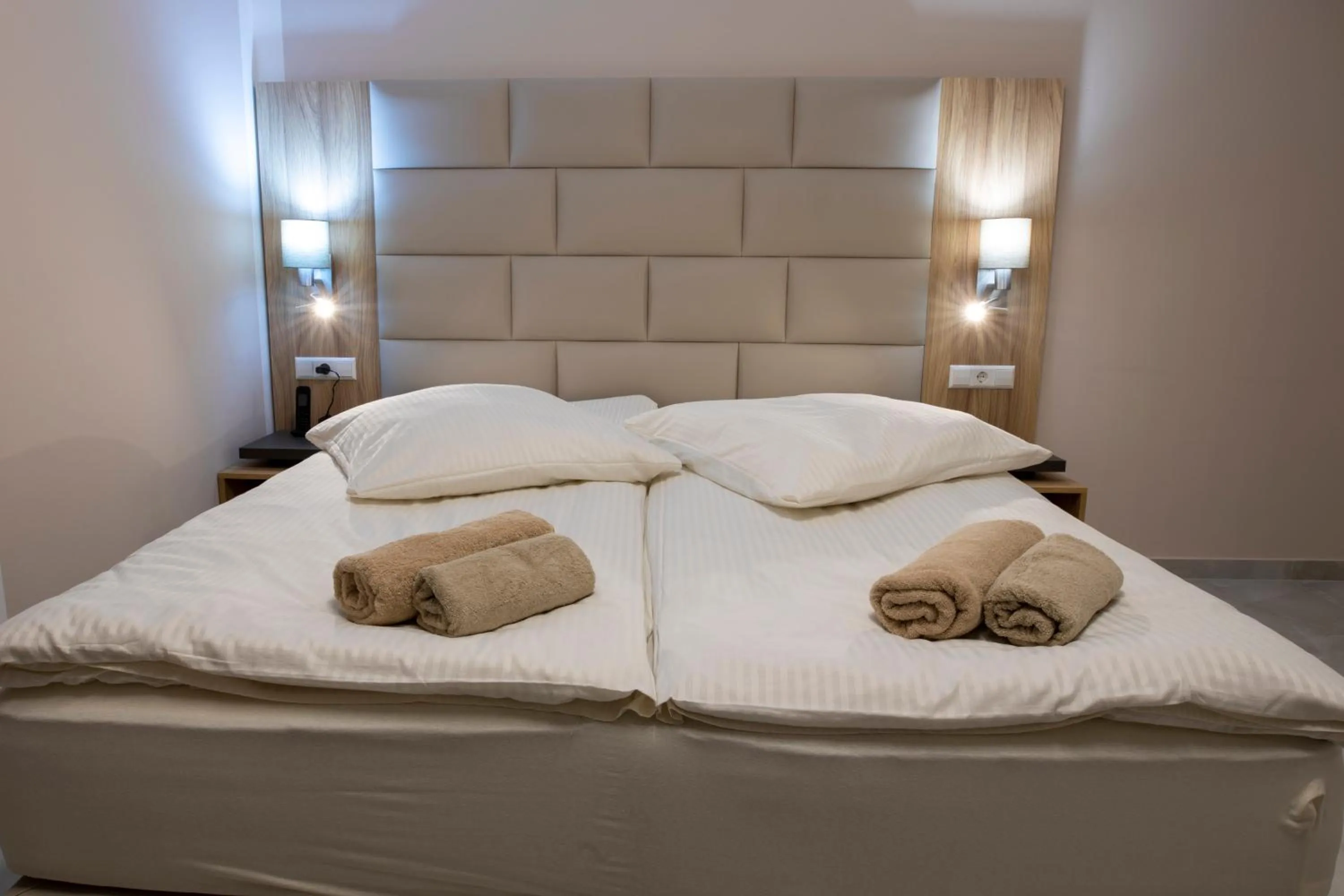 Photo of the whole room, Bed in Hotel Restaurant Meteora