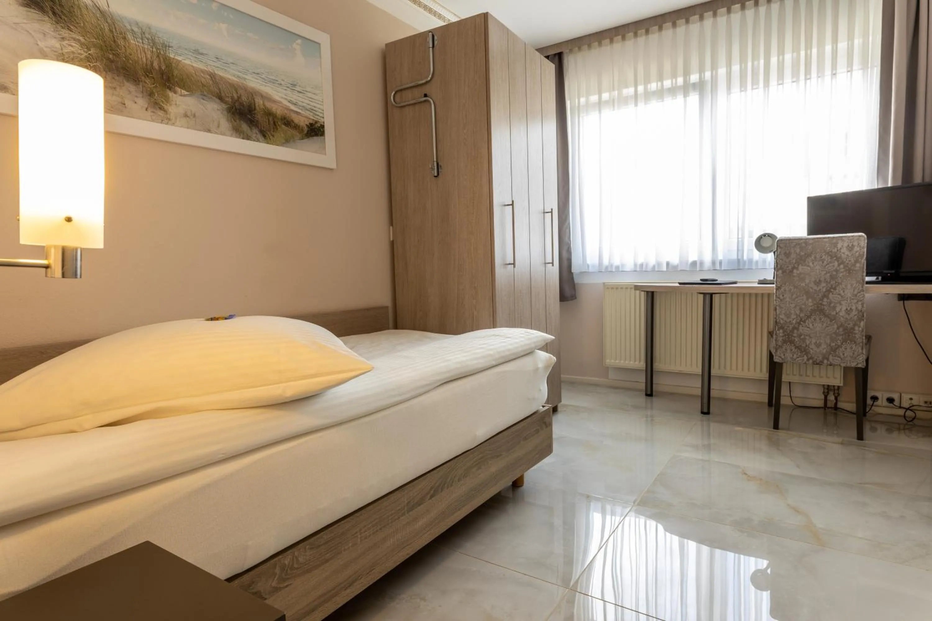 Photo of the whole room, Bed in Hotel Restaurant Meteora