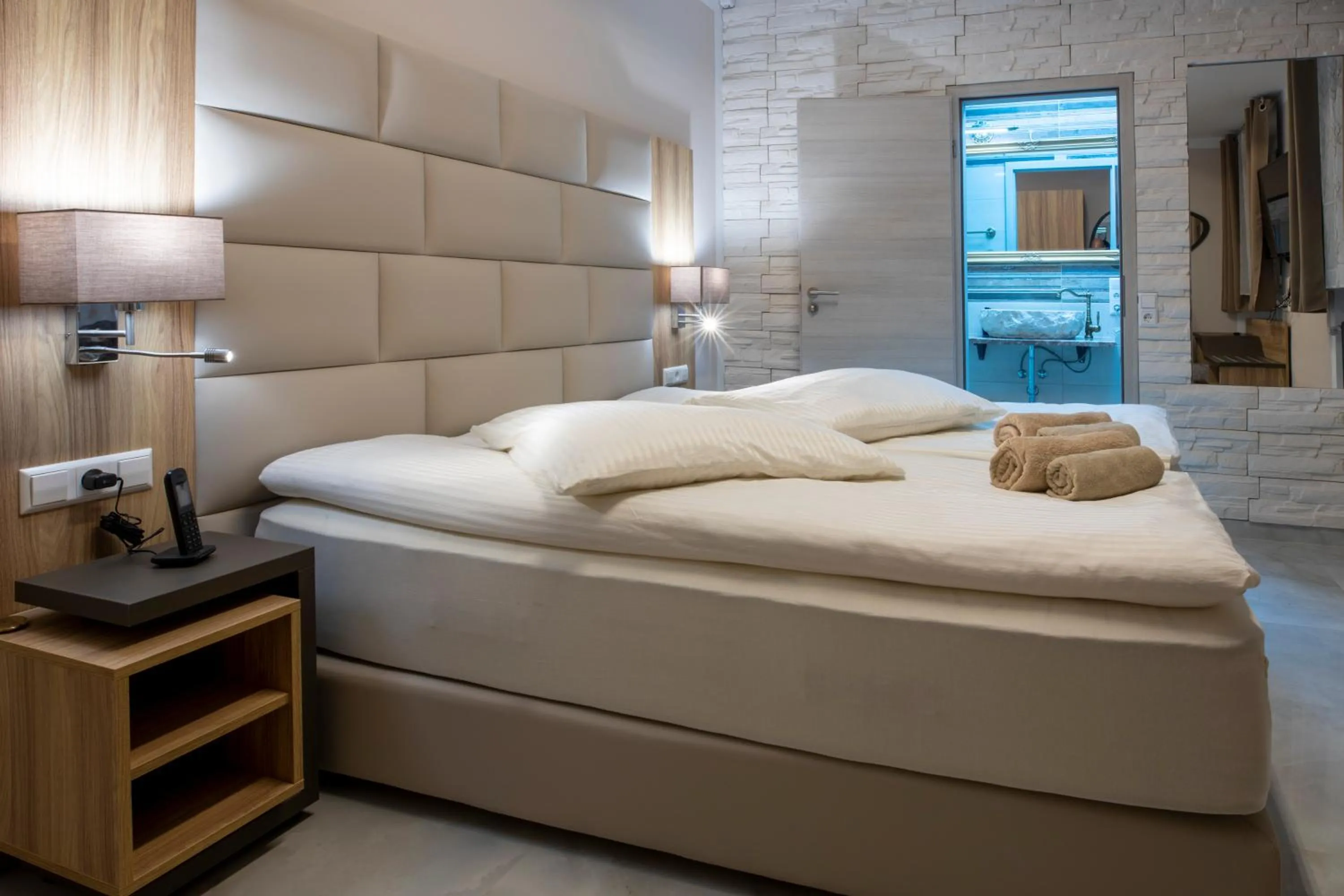 Bed in Hotel Restaurant Meteora