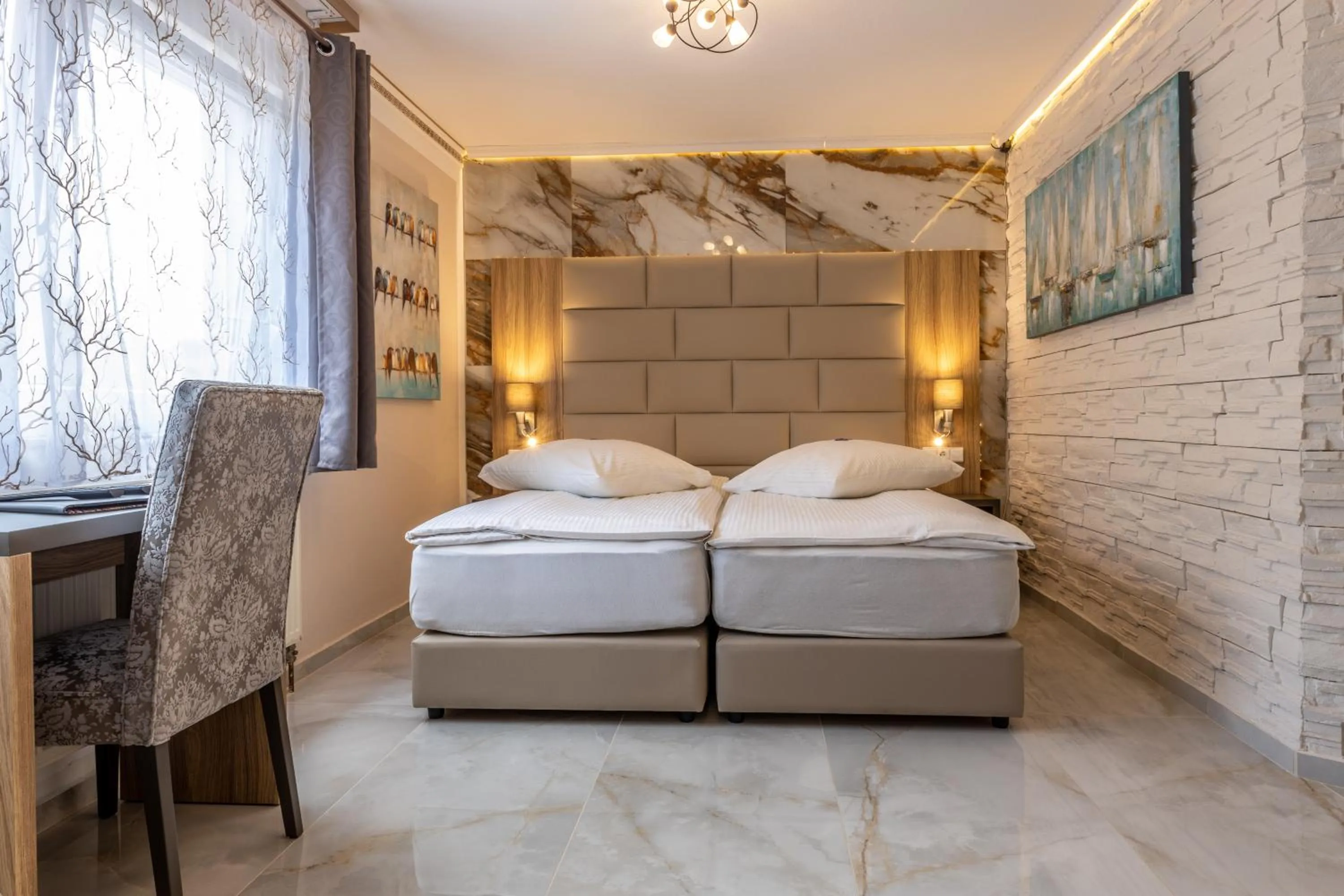 Photo of the whole room, Bed in Hotel Restaurant Meteora