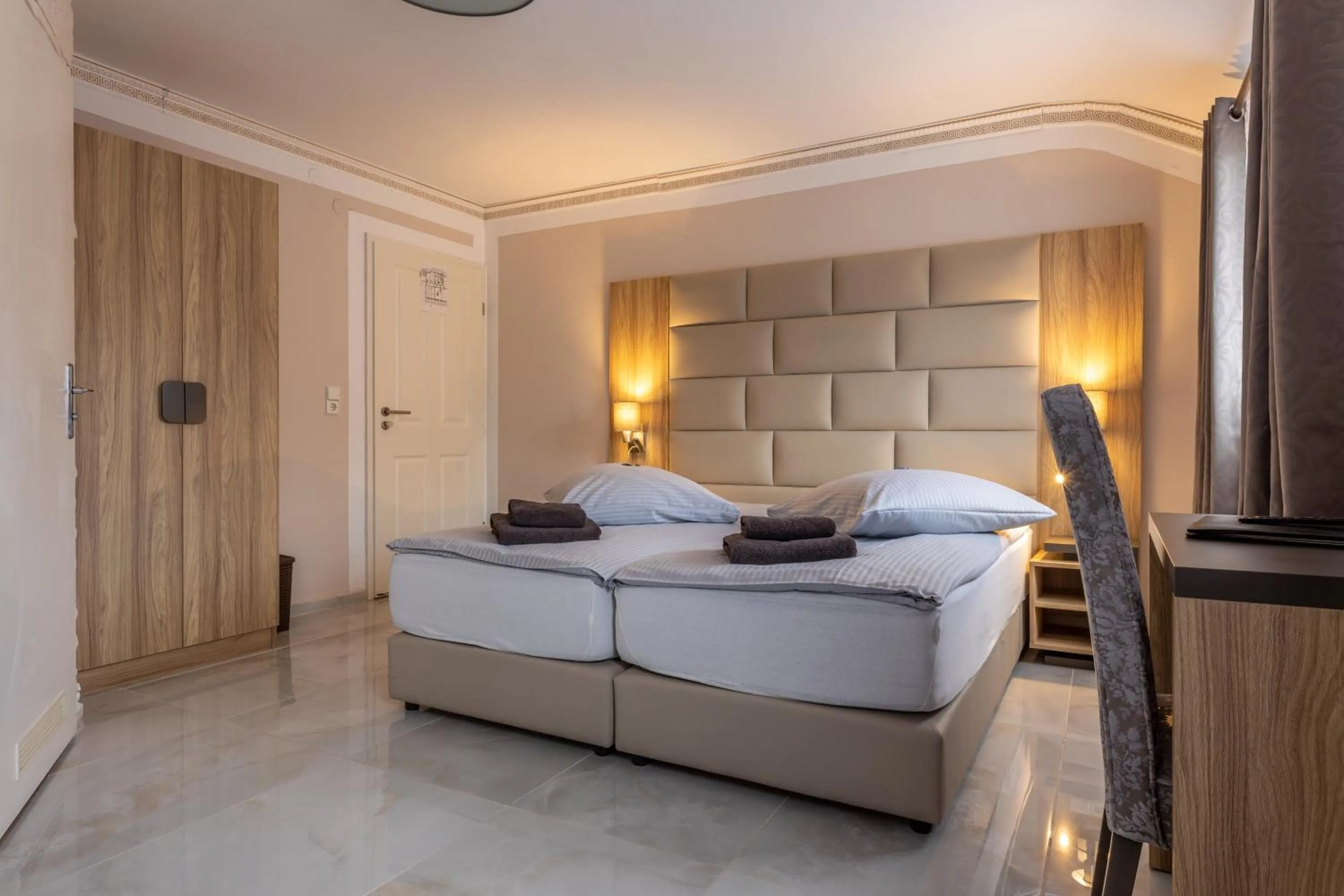 Photo of the whole room, Bed in Hotel Restaurant Meteora