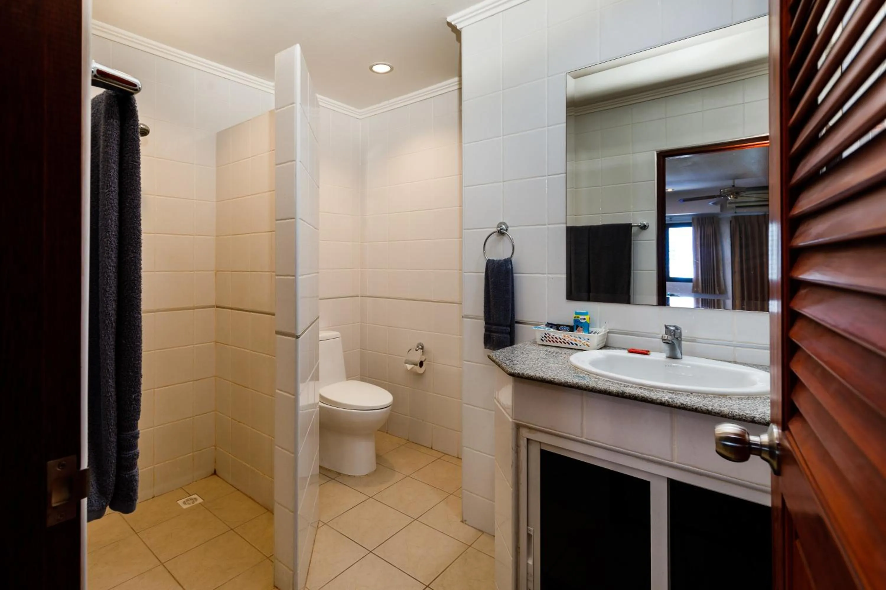 Shower in The Classroom Hotel